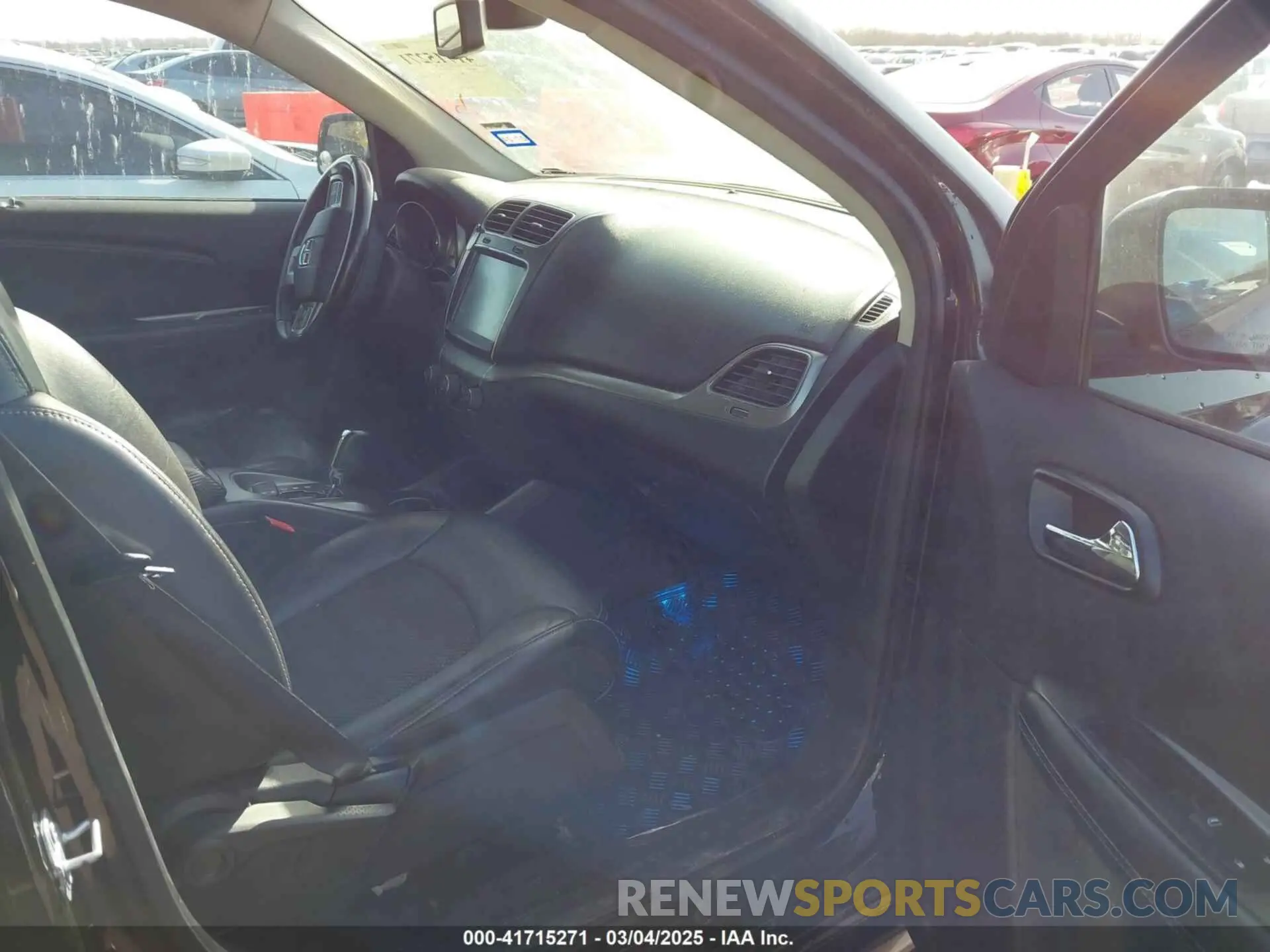 5 Photograph of a damaged car 3C4PDCGG8KT803376 DODGE JOURNEY 2019