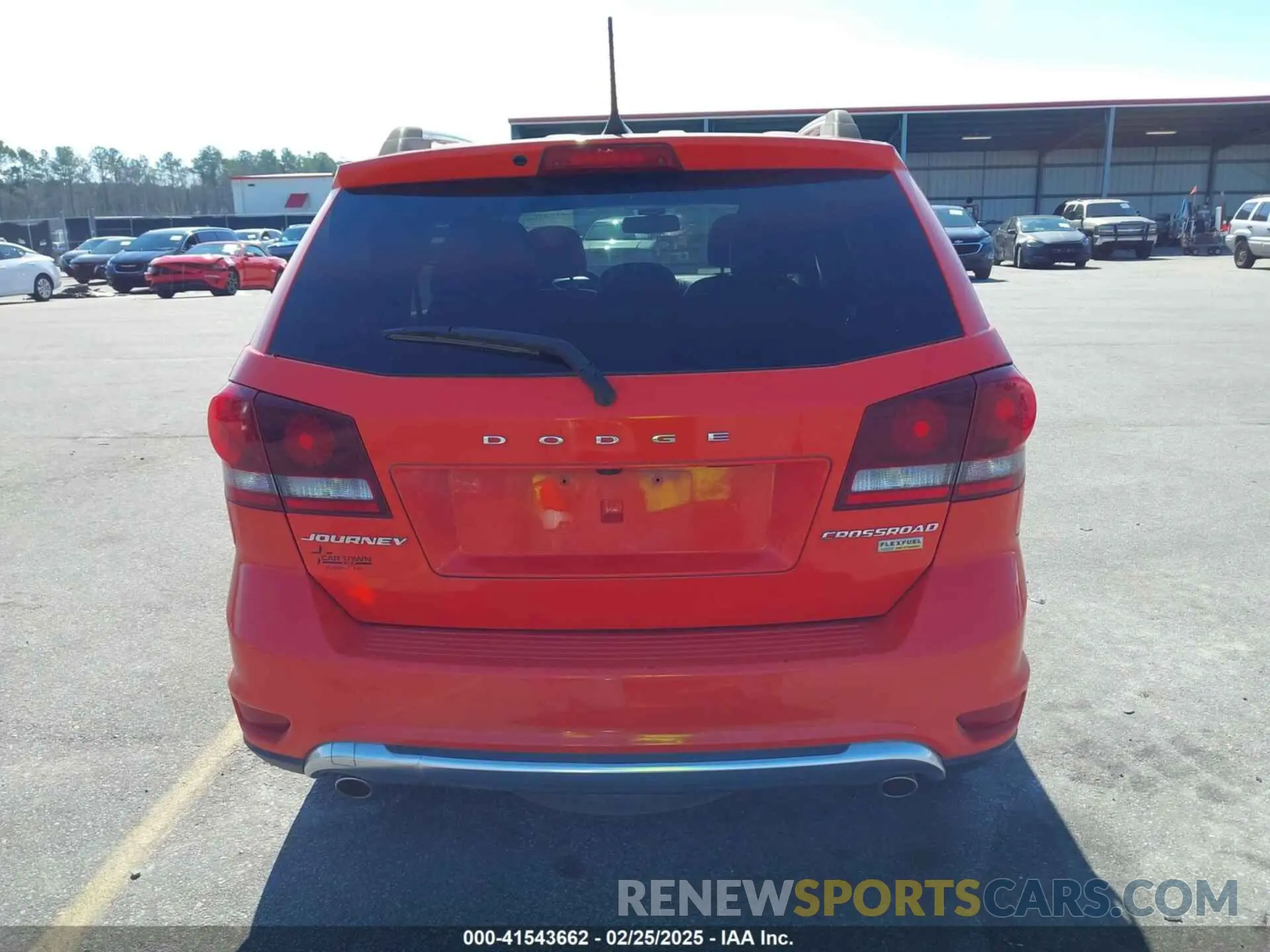 17 Photograph of a damaged car 3C4PDCGG9KT717753 DODGE JOURNEY 2019