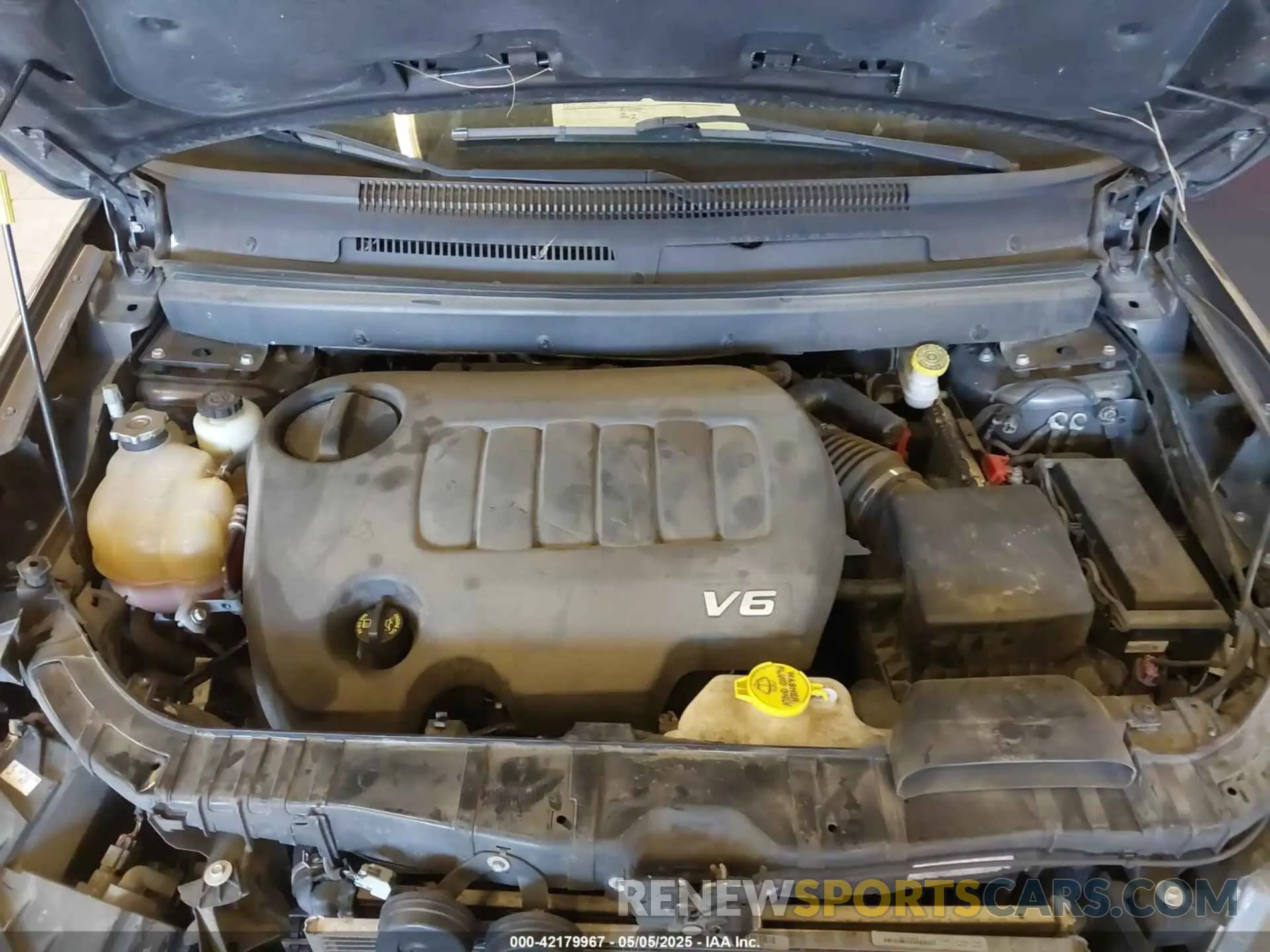 10 Photograph of a damaged car 3C4PDCGG9KT717767 DODGE JOURNEY 2019