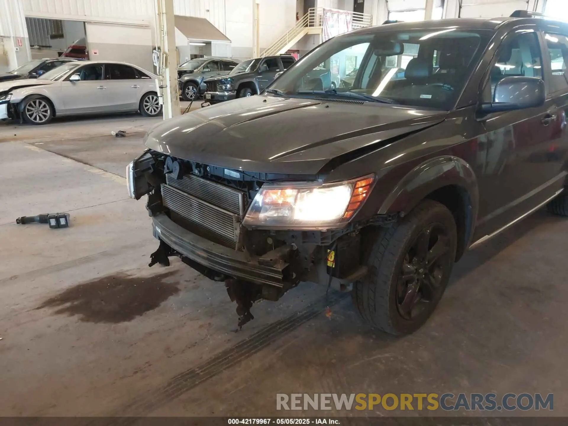 17 Photograph of a damaged car 3C4PDCGG9KT717767 DODGE JOURNEY 2019