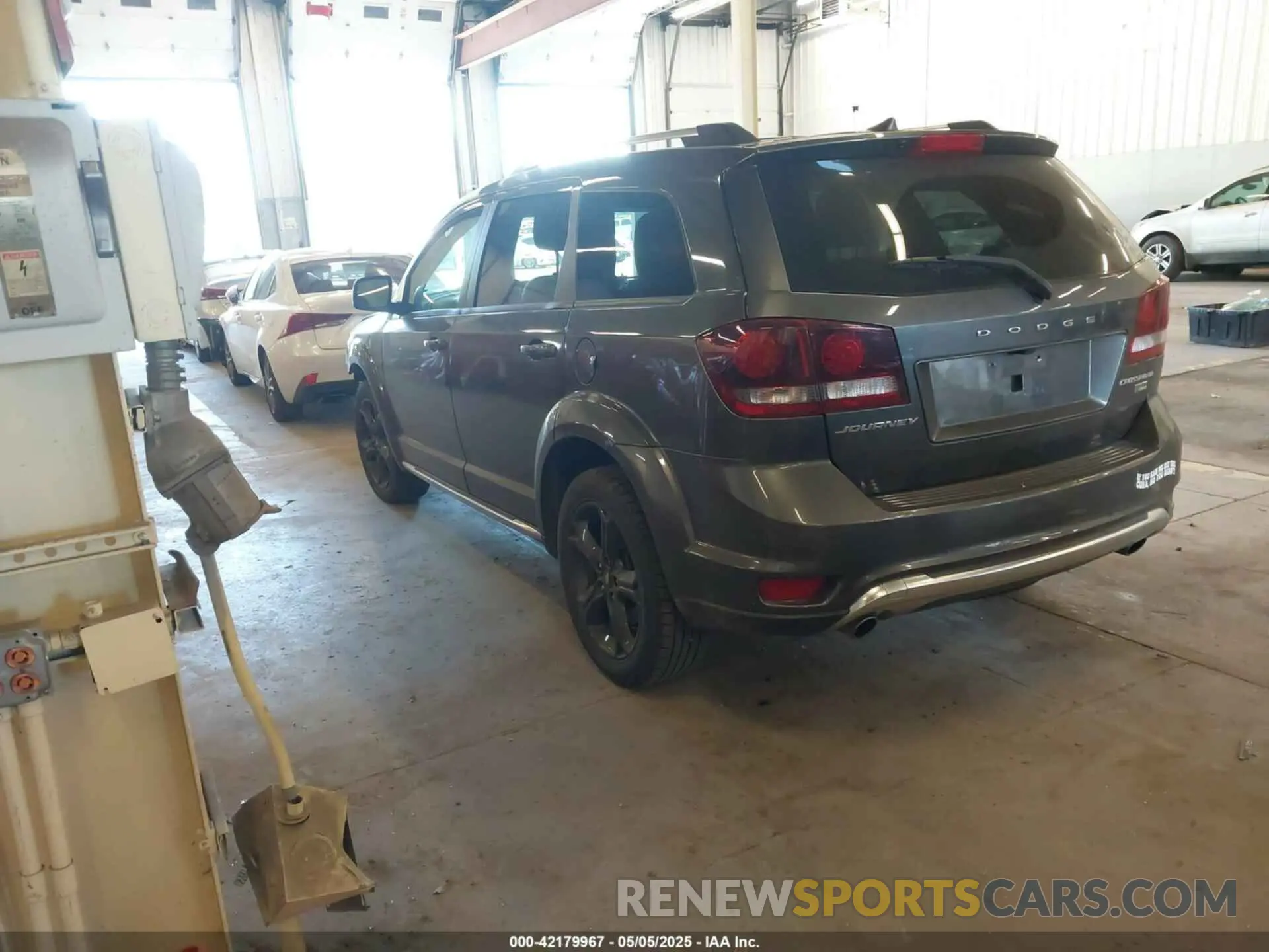 3 Photograph of a damaged car 3C4PDCGG9KT717767 DODGE JOURNEY 2019
