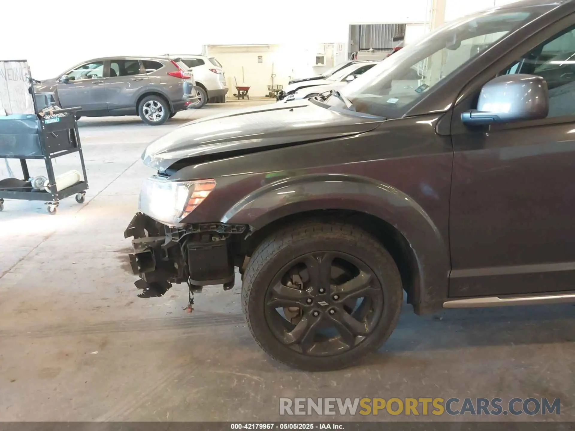 6 Photograph of a damaged car 3C4PDCGG9KT717767 DODGE JOURNEY 2019