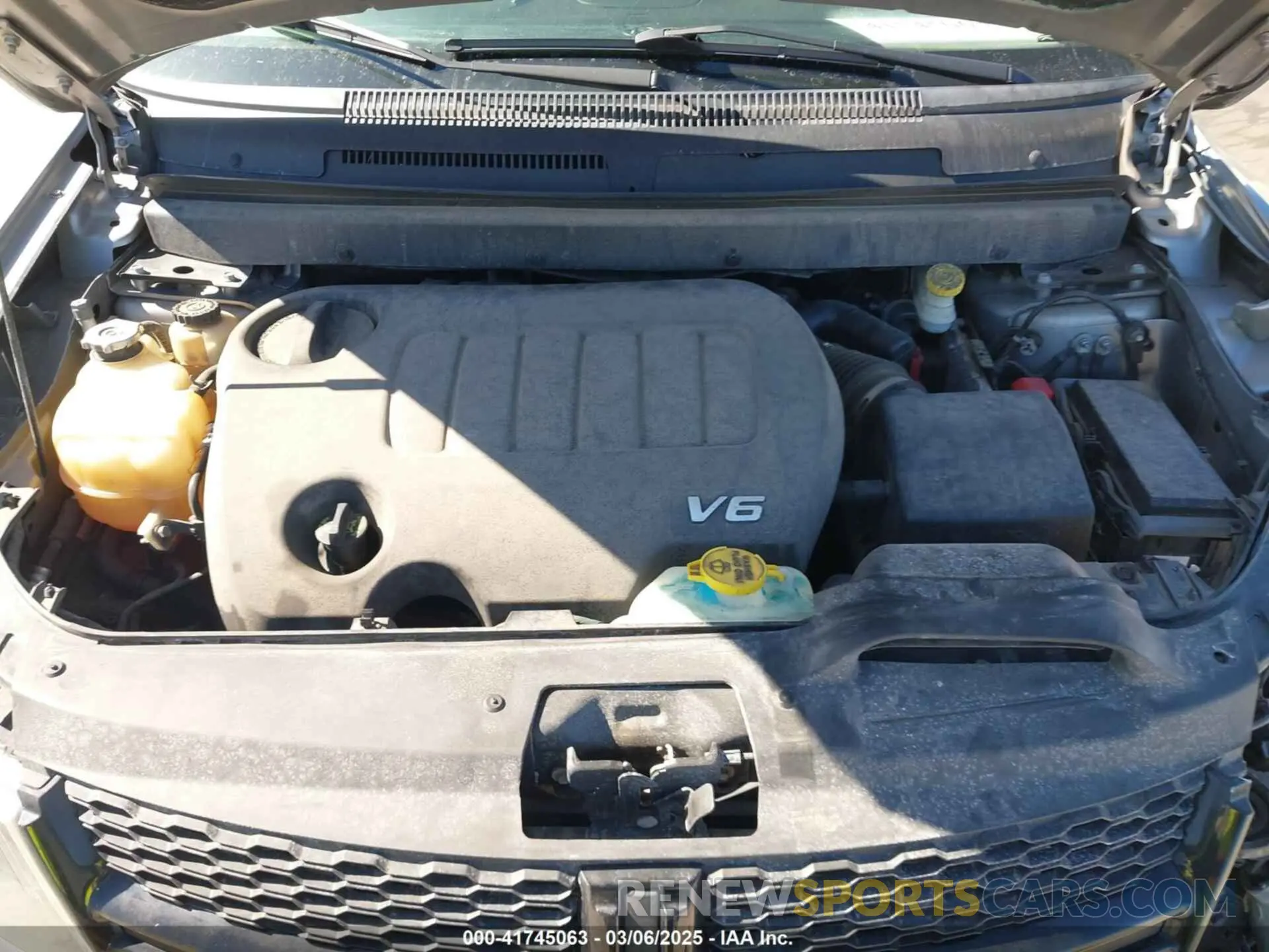 10 Photograph of a damaged car 3C4PDCGG9KT857947 DODGE JOURNEY 2019