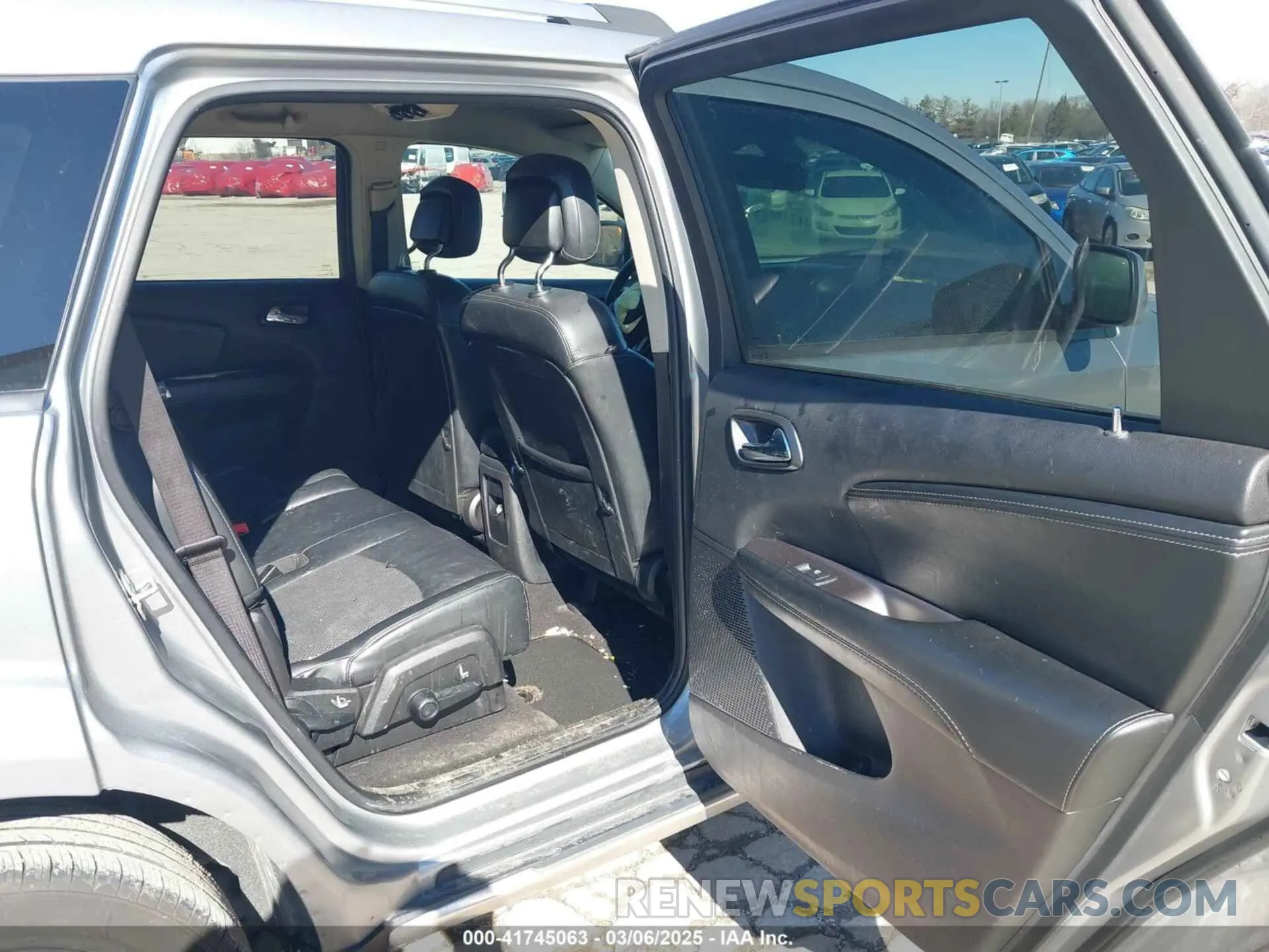 8 Photograph of a damaged car 3C4PDCGG9KT857947 DODGE JOURNEY 2019