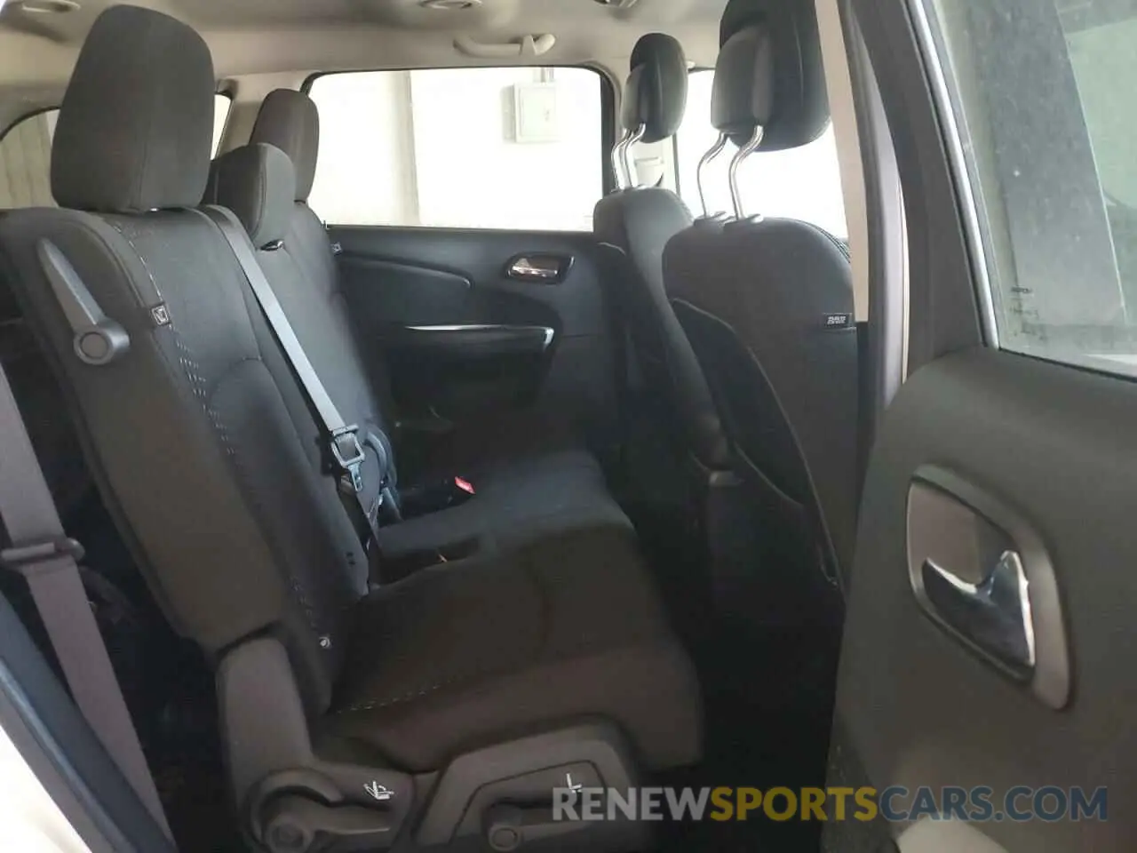 11 Photograph of a damaged car 3C4PDDBG0KT780057 DODGE JOURNEY 2019