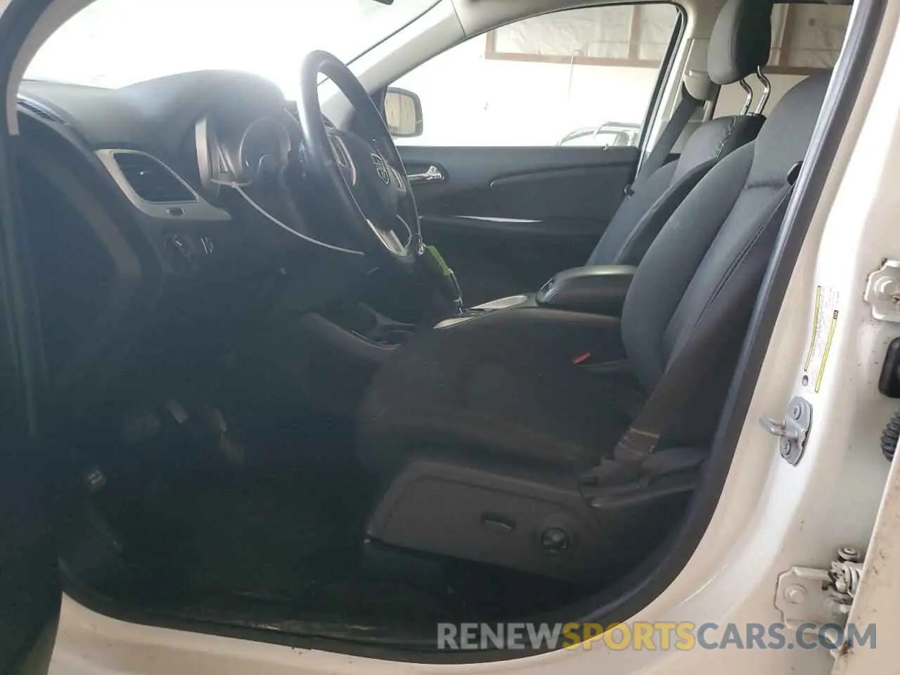 7 Photograph of a damaged car 3C4PDDBG0KT780057 DODGE JOURNEY 2019