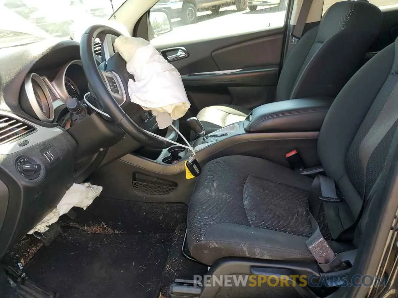 7 Photograph of a damaged car 3C4PDDBG1KT849001 DODGE JOURNEY 2019