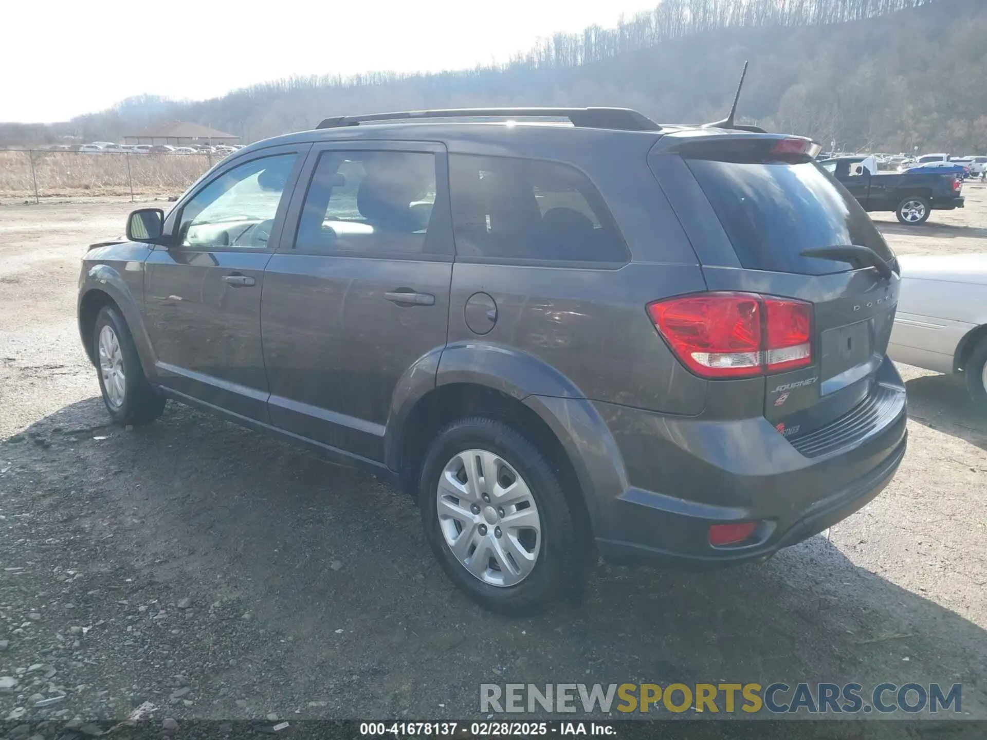 3 Photograph of a damaged car 3C4PDDBG2KT775054 DODGE JOURNEY 2019