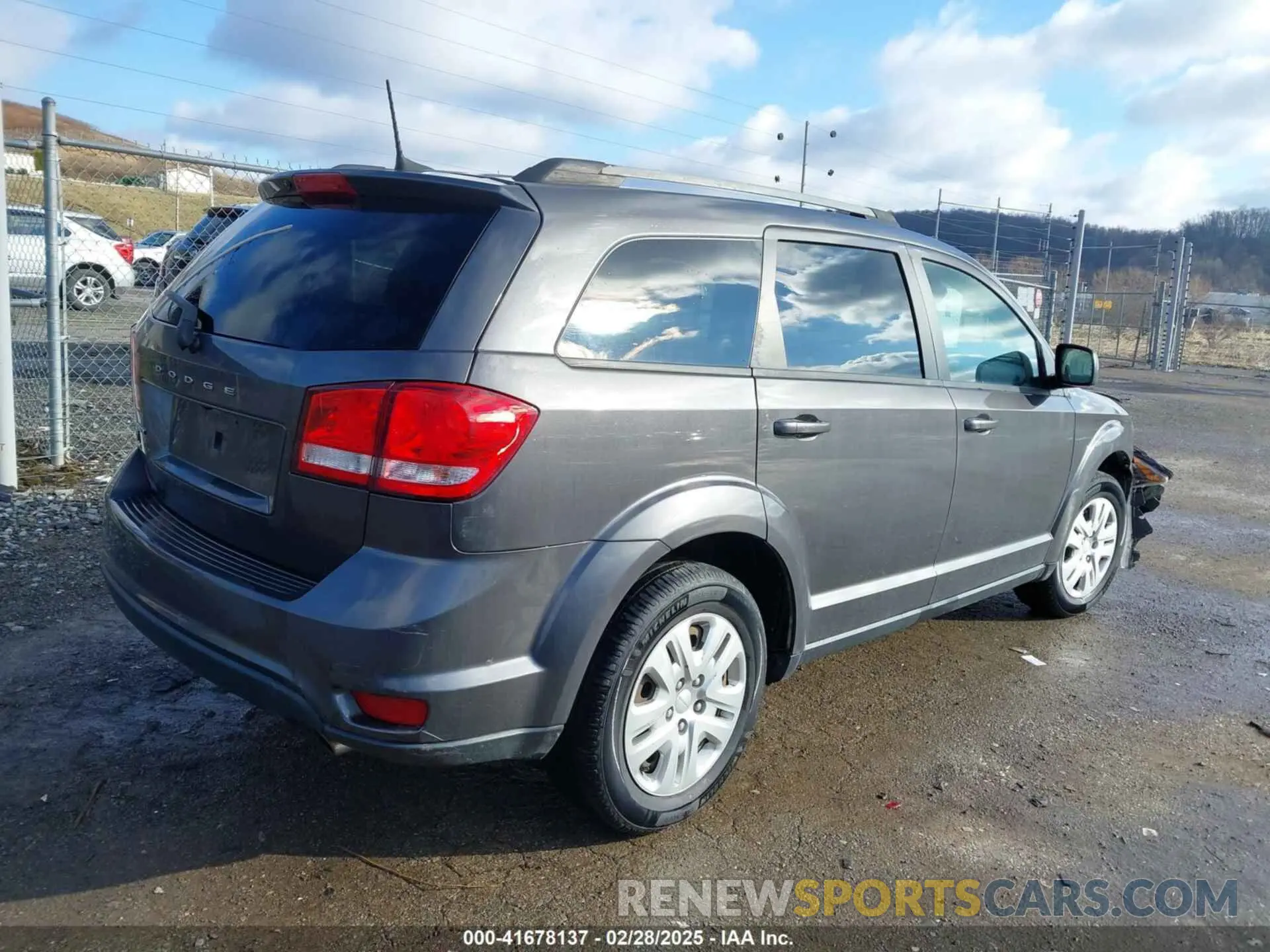 4 Photograph of a damaged car 3C4PDDBG2KT775054 DODGE JOURNEY 2019