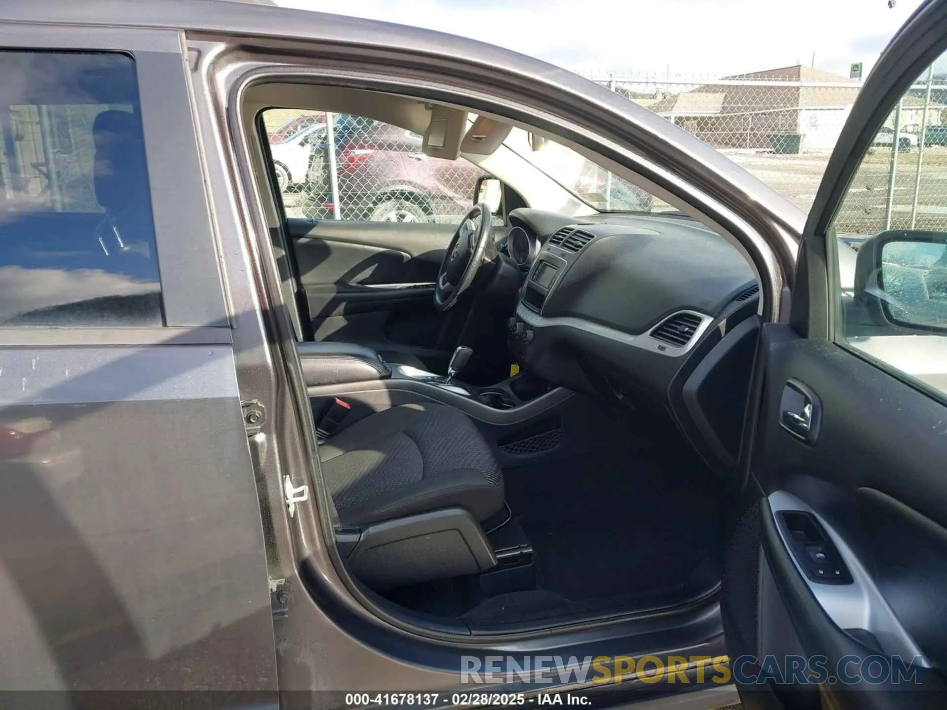 5 Photograph of a damaged car 3C4PDDBG2KT775054 DODGE JOURNEY 2019