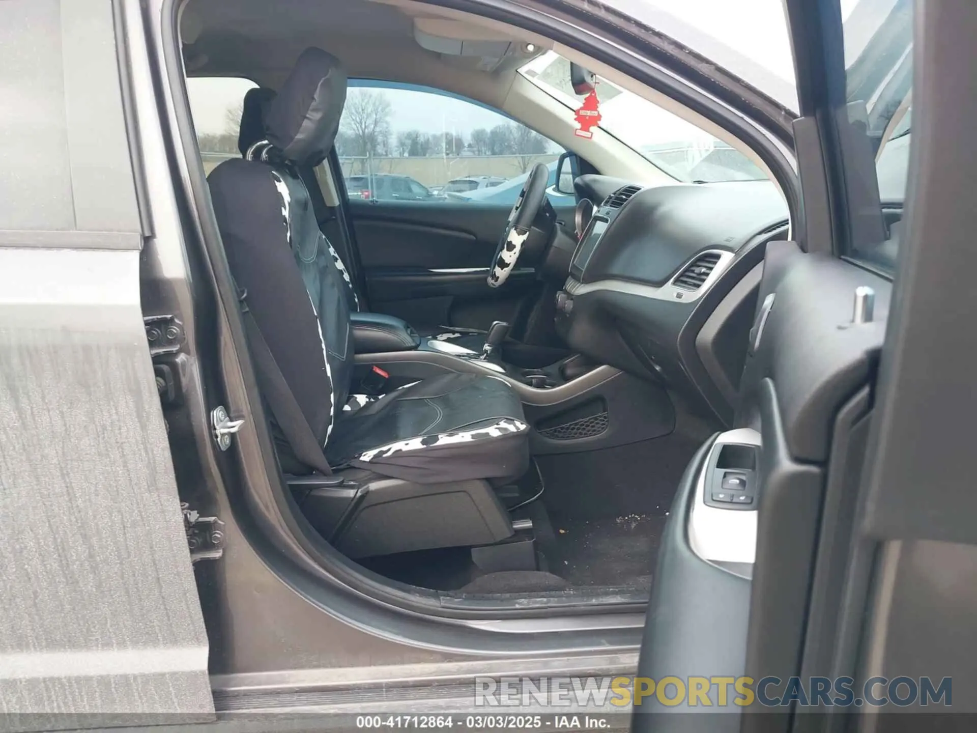 5 Photograph of a damaged car 3C4PDDBG3KT702209 DODGE JOURNEY 2019