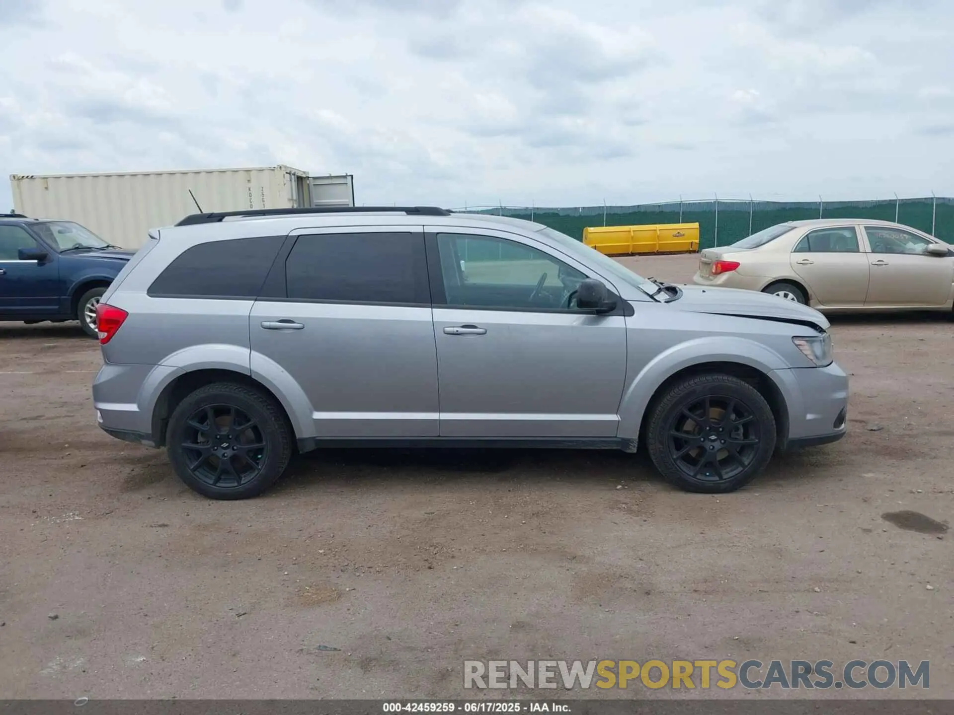 13 Photograph of a damaged car 3C4PDDEG1KT838172 DODGE JOURNEY 2019
