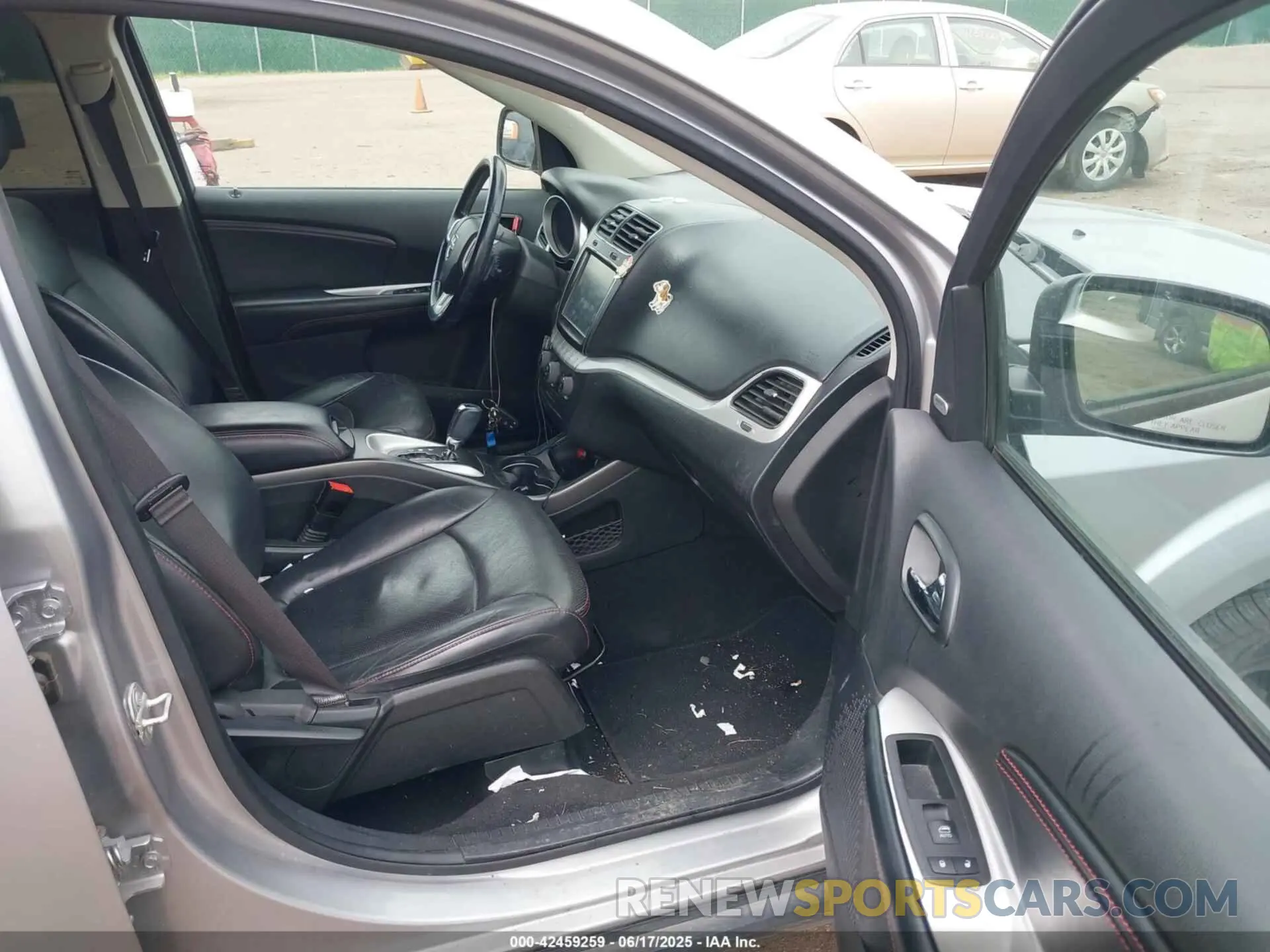 5 Photograph of a damaged car 3C4PDDEG1KT838172 DODGE JOURNEY 2019