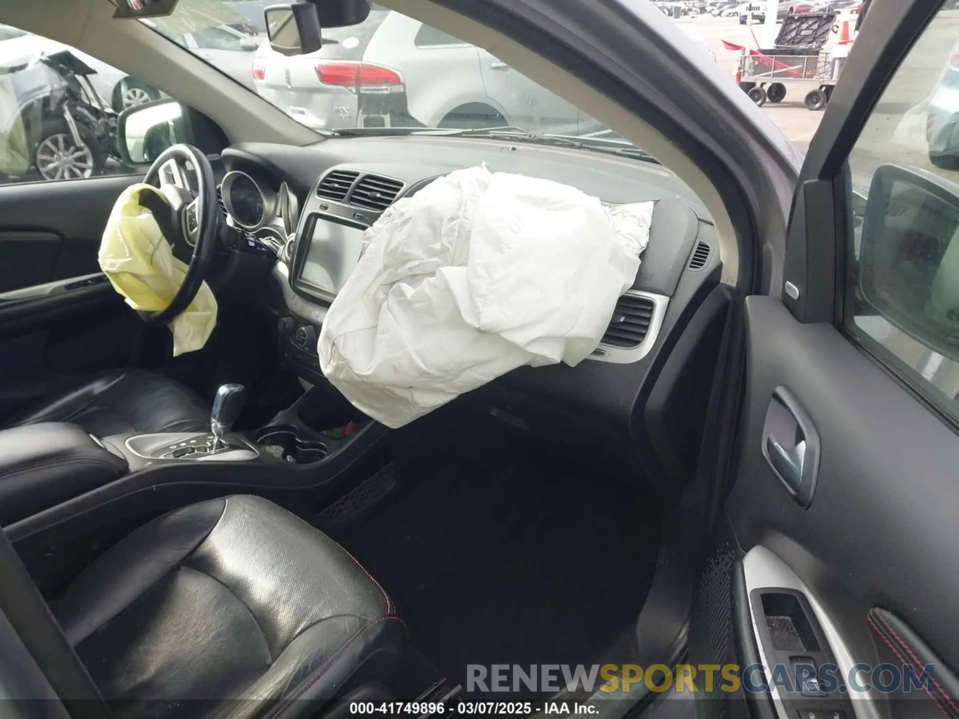 5 Photograph of a damaged car 3C4PDDEG3KT738784 DODGE JOURNEY 2019
