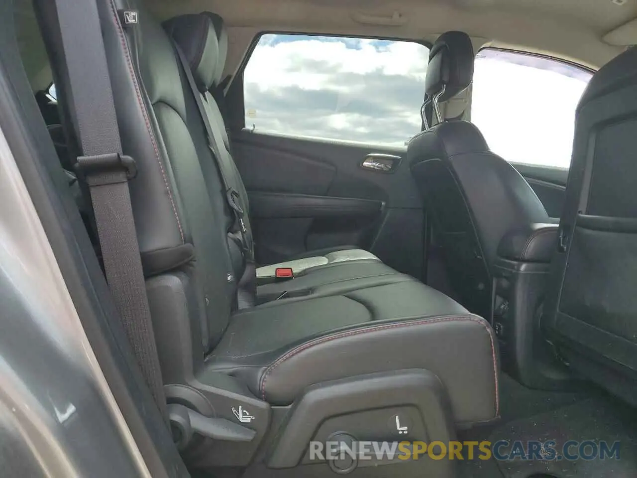 11 Photograph of a damaged car 3C4PDDEG4KT738888 DODGE JOURNEY 2019