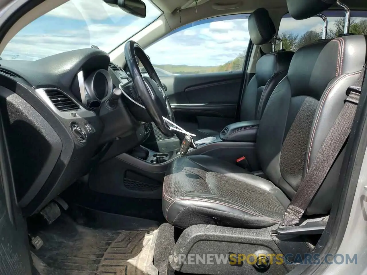 7 Photograph of a damaged car 3C4PDDEG4KT738888 DODGE JOURNEY 2019