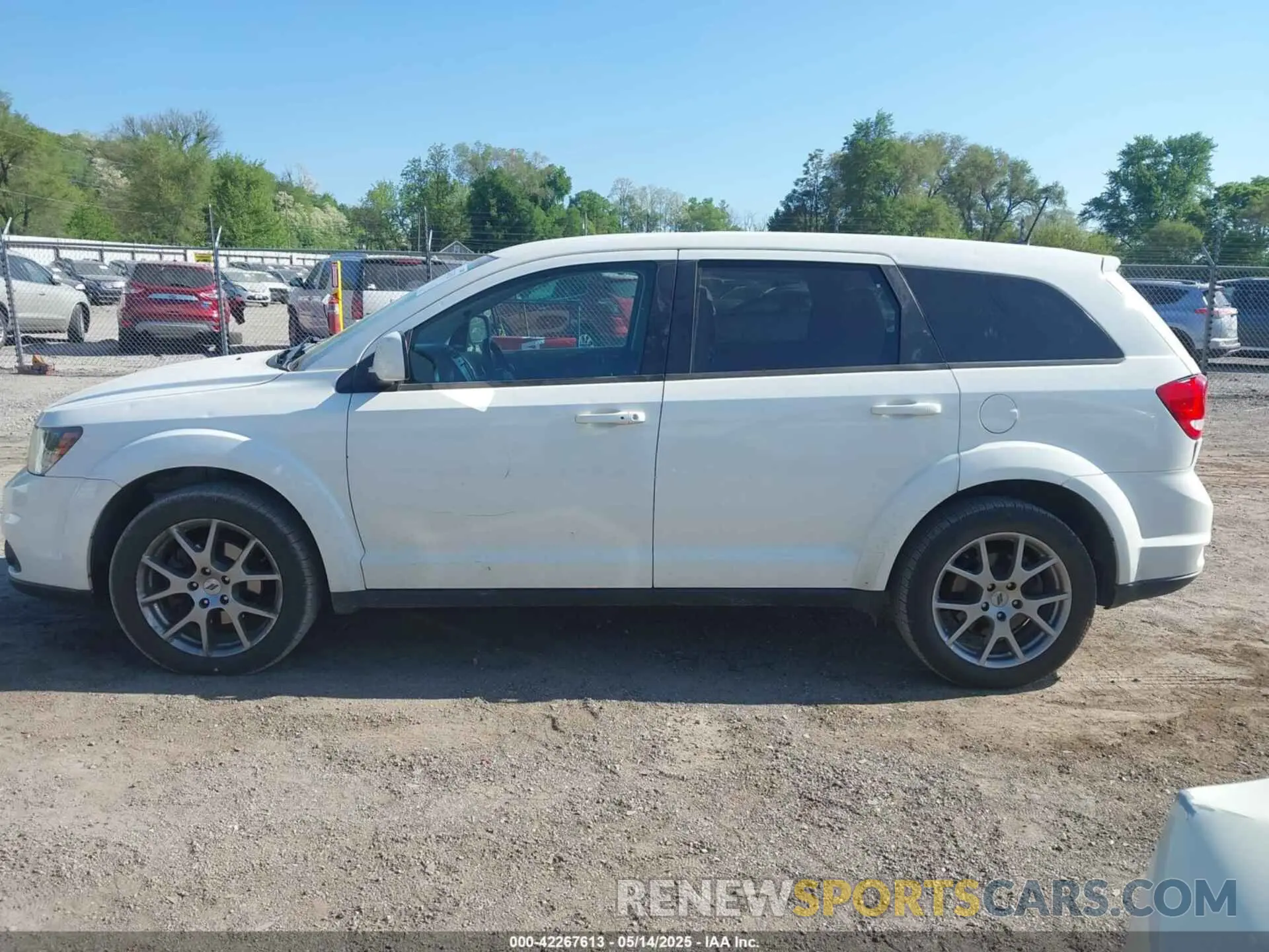 14 Photograph of a damaged car 3C4PDDEG5KT721033 DODGE JOURNEY 2019