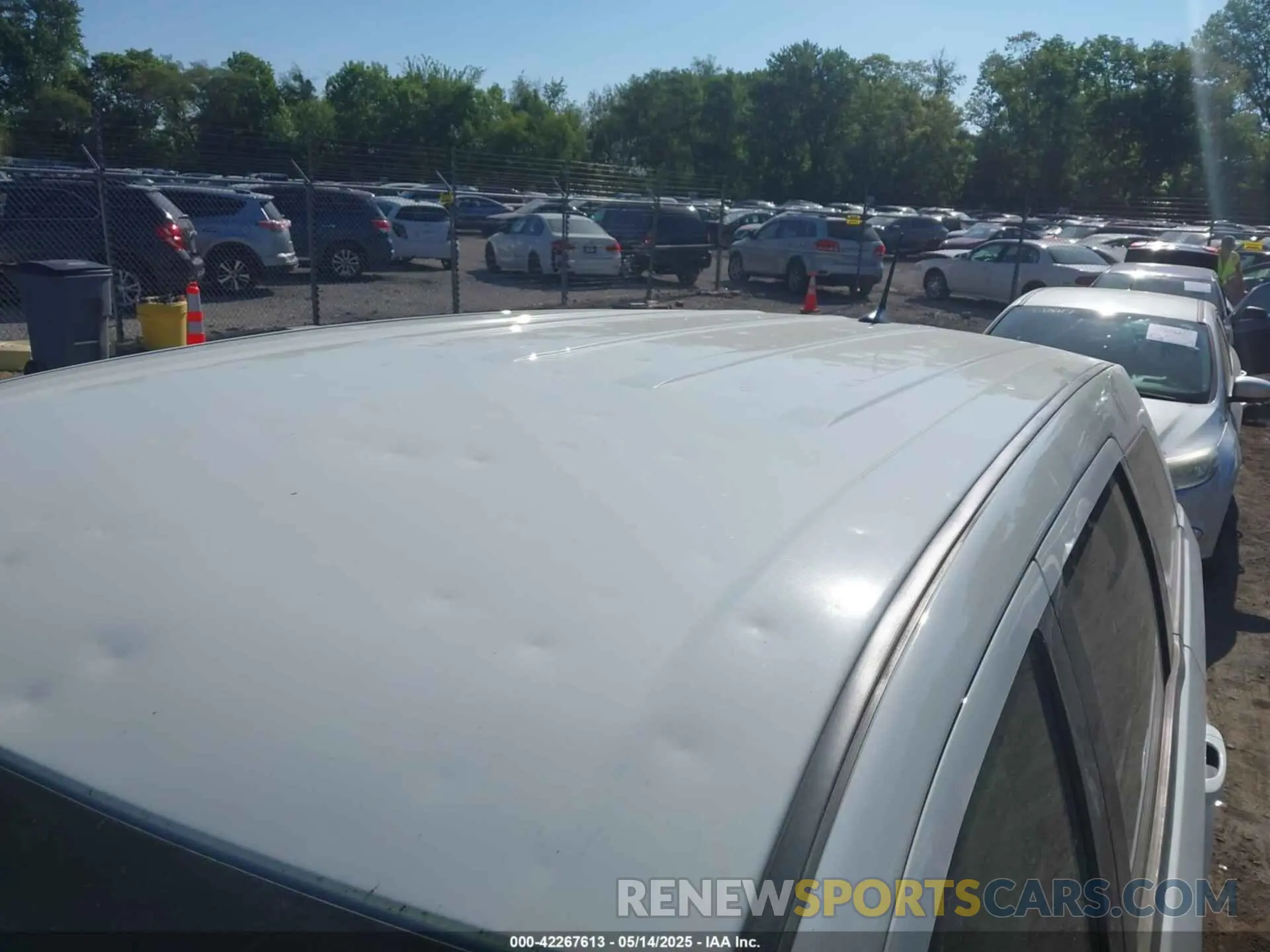 17 Photograph of a damaged car 3C4PDDEG5KT721033 DODGE JOURNEY 2019