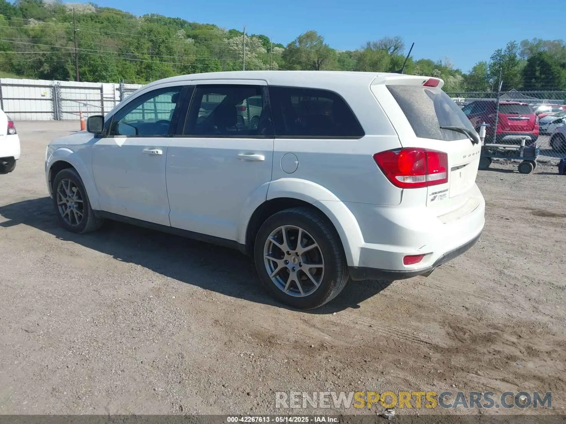 3 Photograph of a damaged car 3C4PDDEG5KT721033 DODGE JOURNEY 2019