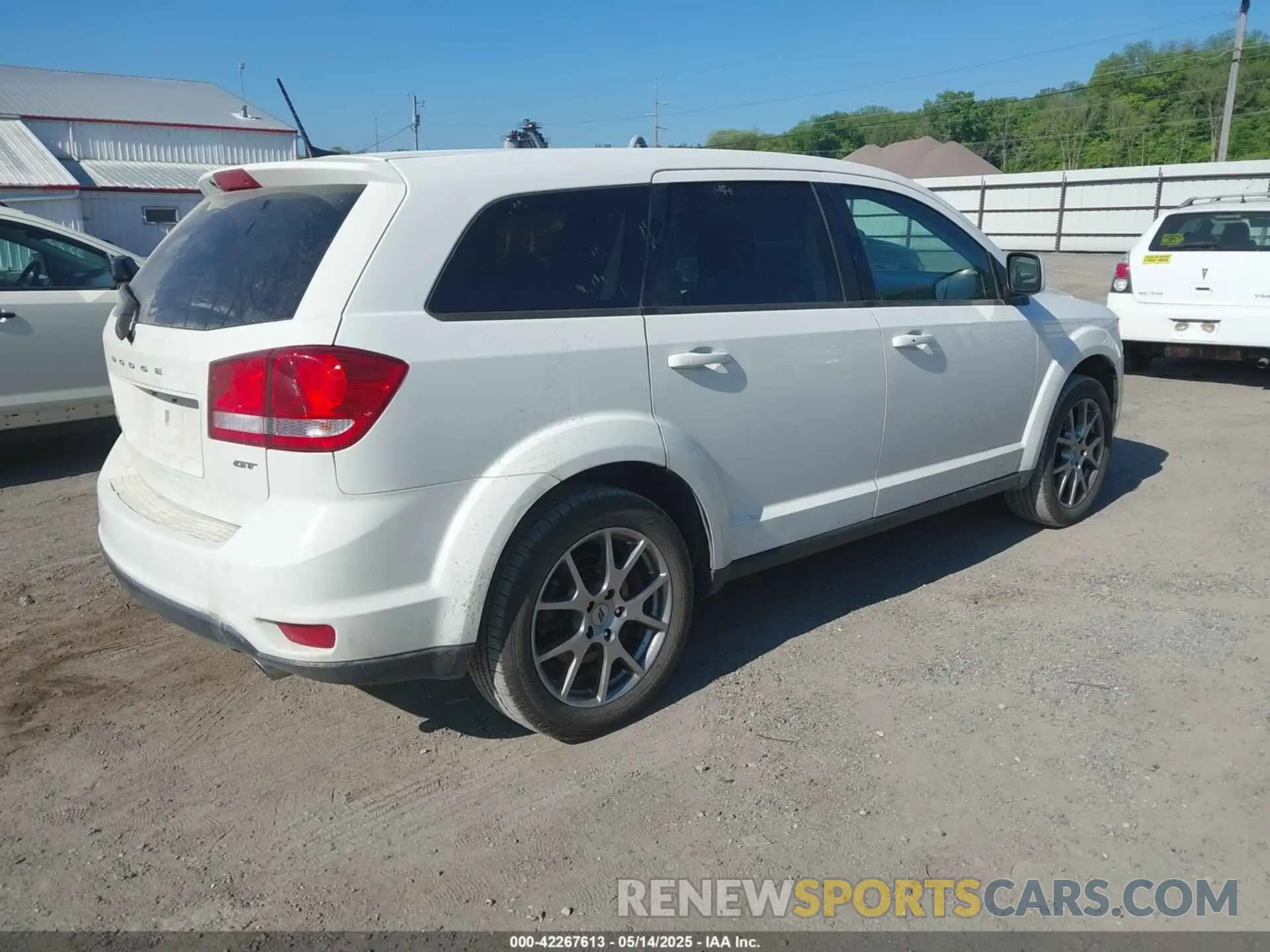 4 Photograph of a damaged car 3C4PDDEG5KT721033 DODGE JOURNEY 2019