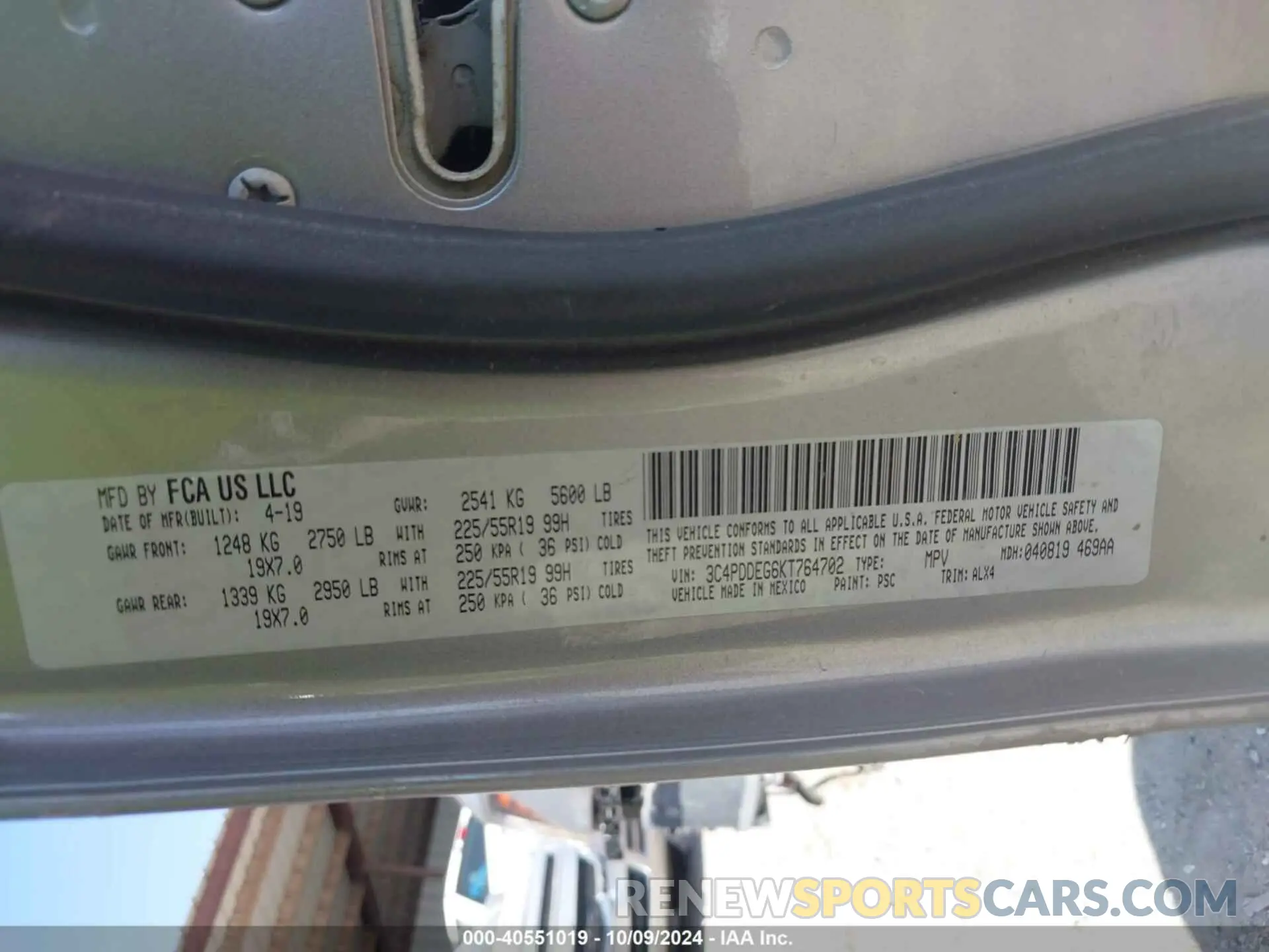 9 Photograph of a damaged car 3C4PDDEG6KT764702 DODGE JOURNEY 2019