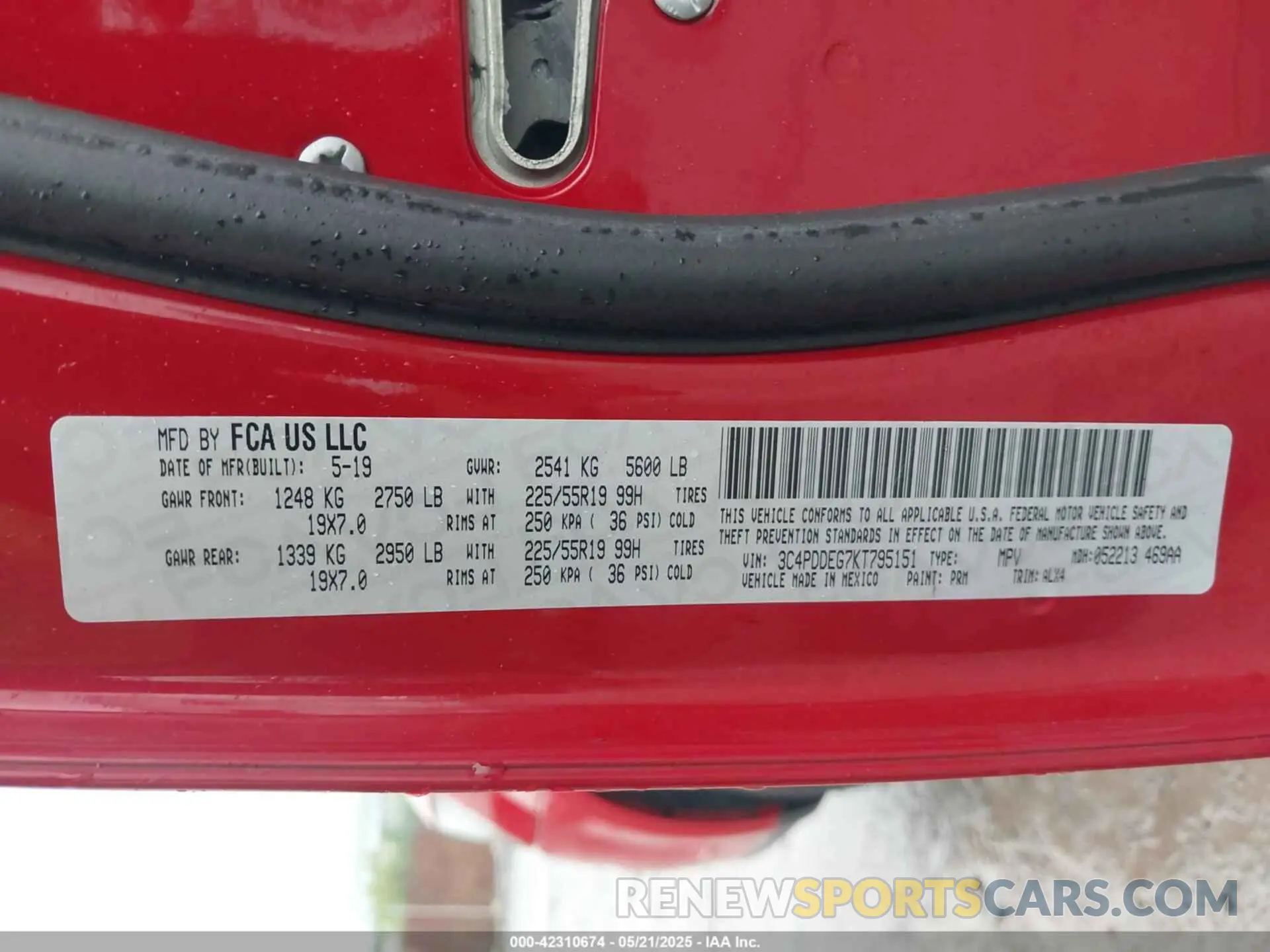 9 Photograph of a damaged car 3C4PDDEG7KT795151 DODGE JOURNEY 2019