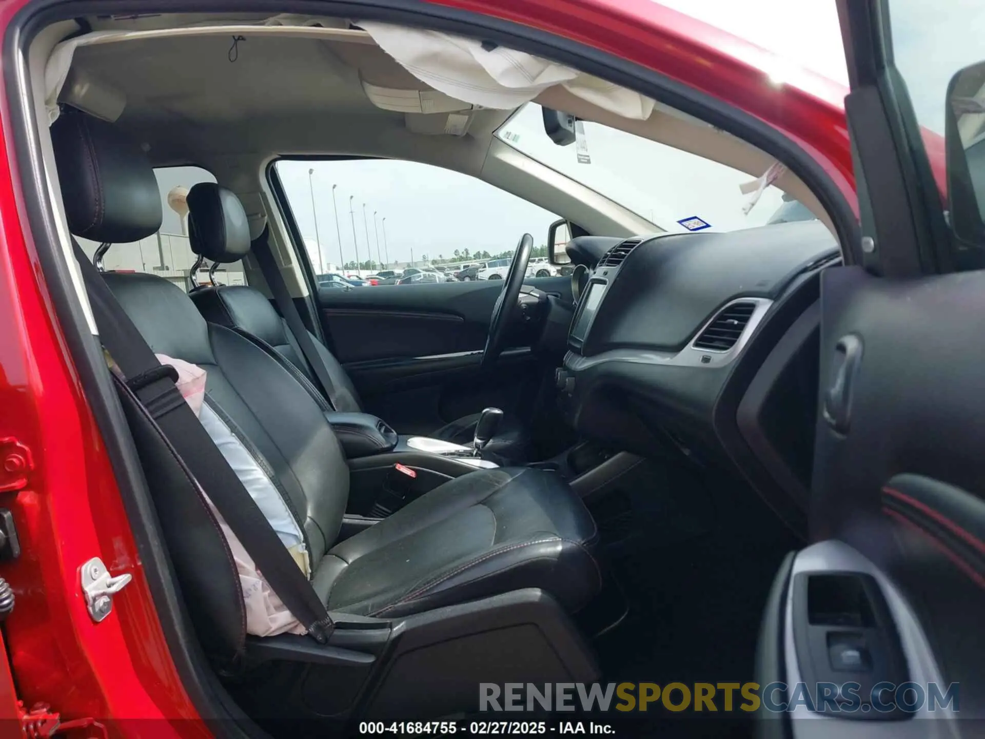 5 Photograph of a damaged car 3C4PDDEG8KT720006 DODGE JOURNEY 2019