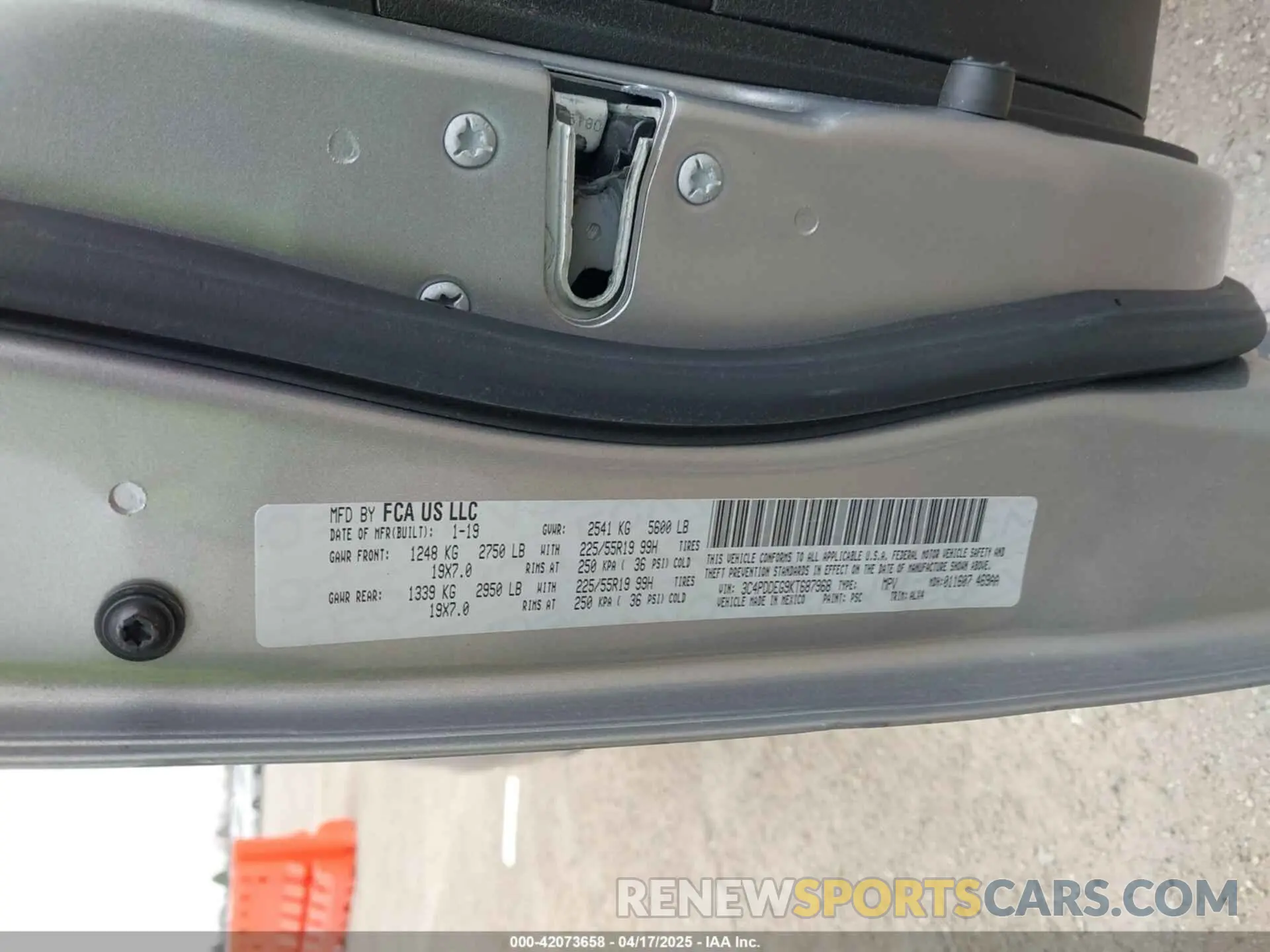 9 Photograph of a damaged car 3C4PDDEG9KT687968 DODGE JOURNEY 2019