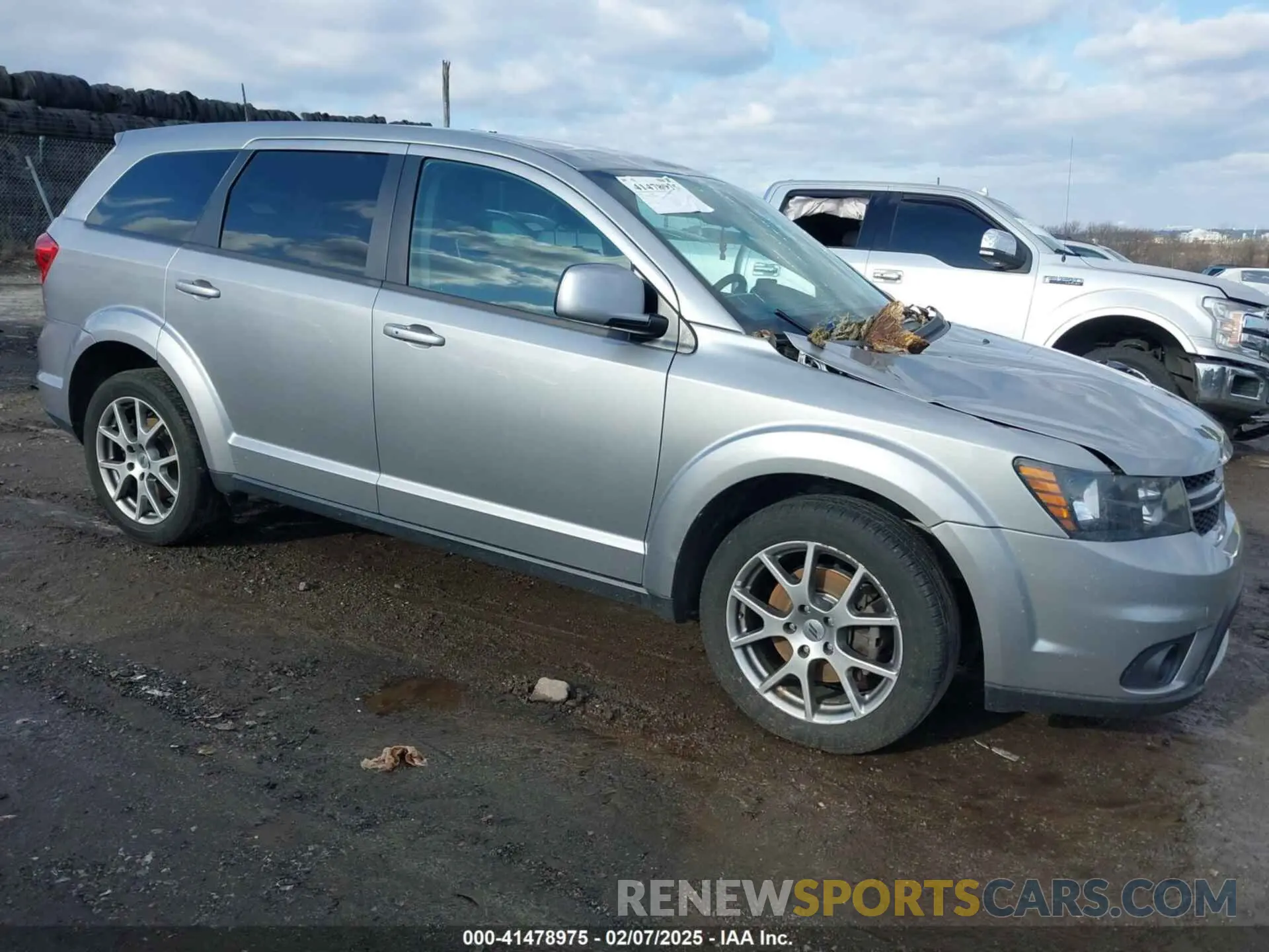 1 Photograph of a damaged car 3C4PDDEG9KT745688 DODGE JOURNEY 2019