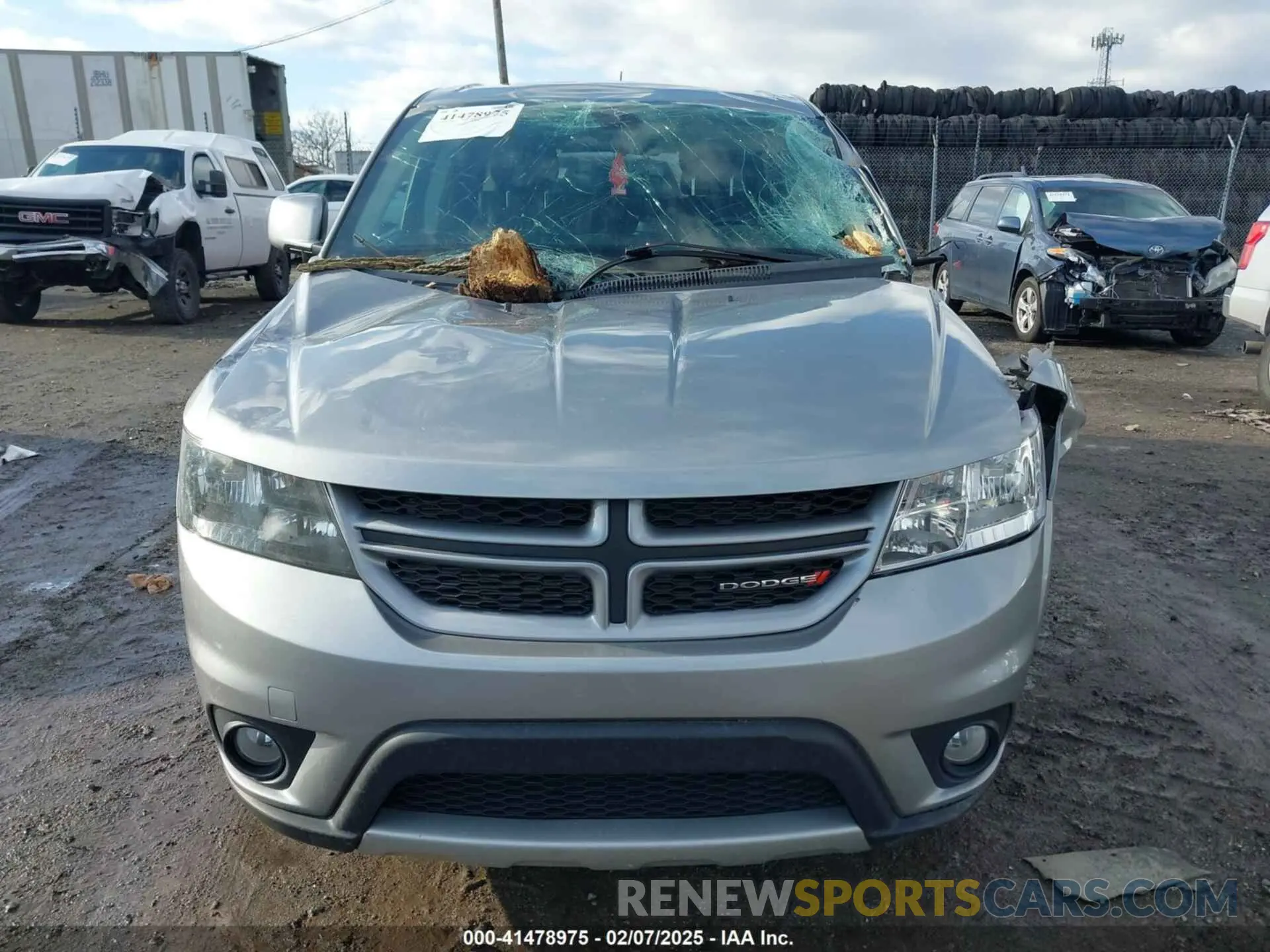 11 Photograph of a damaged car 3C4PDDEG9KT745688 DODGE JOURNEY 2019