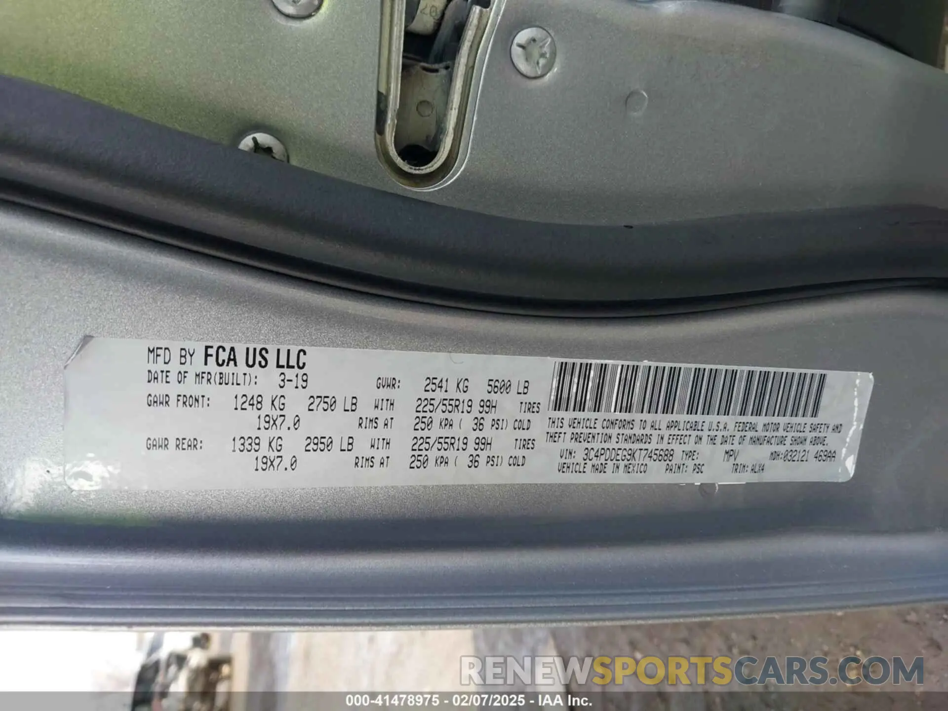 9 Photograph of a damaged car 3C4PDDEG9KT745688 DODGE JOURNEY 2019