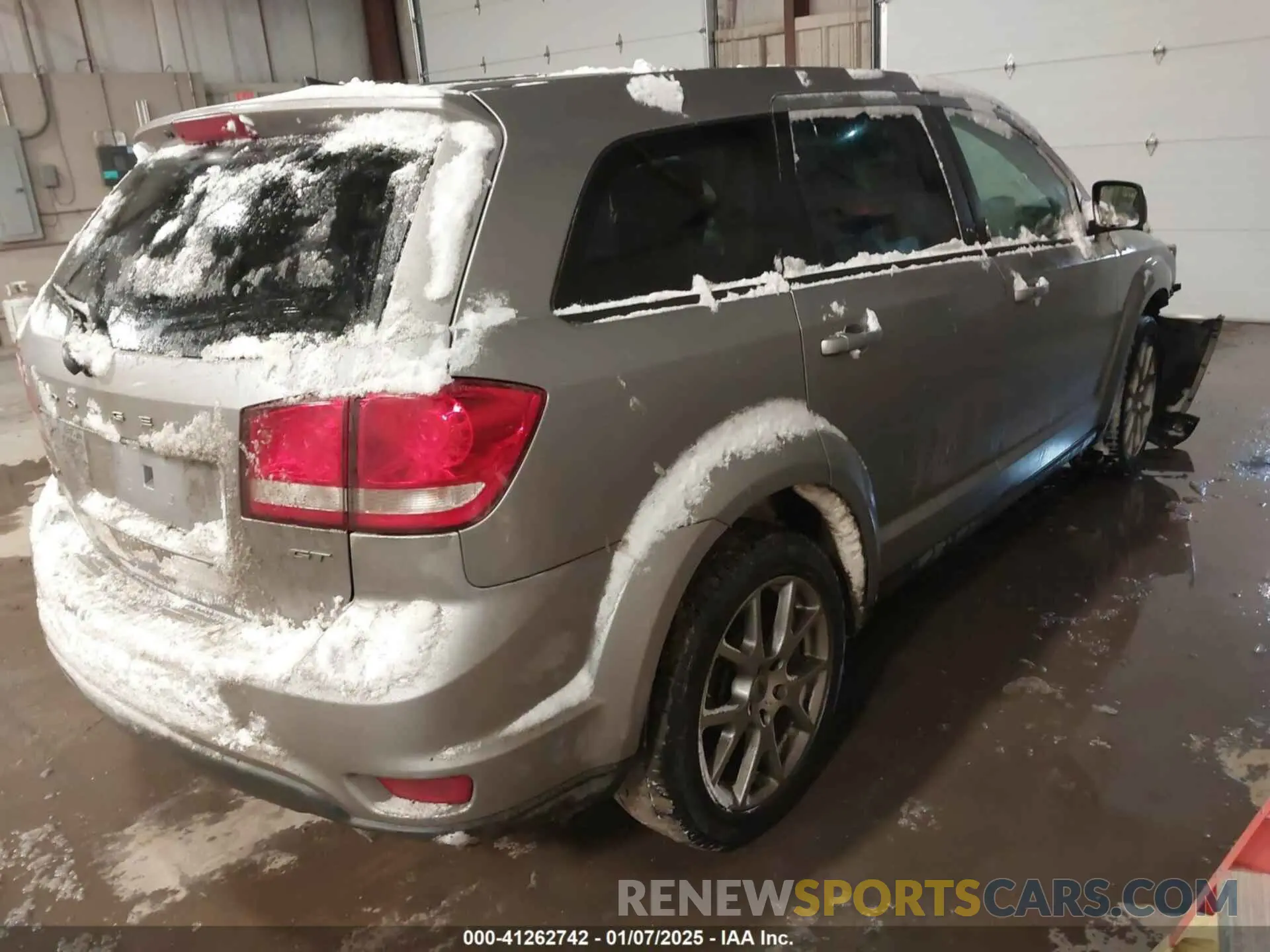 4 Photograph of a damaged car 3C4PDDEG9KT769926 DODGE JOURNEY 2019