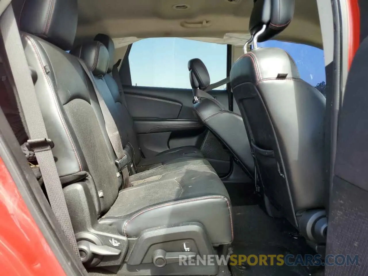 10 Photograph of a damaged car 3C4PDDEG9KT770087 DODGE JOURNEY 2019