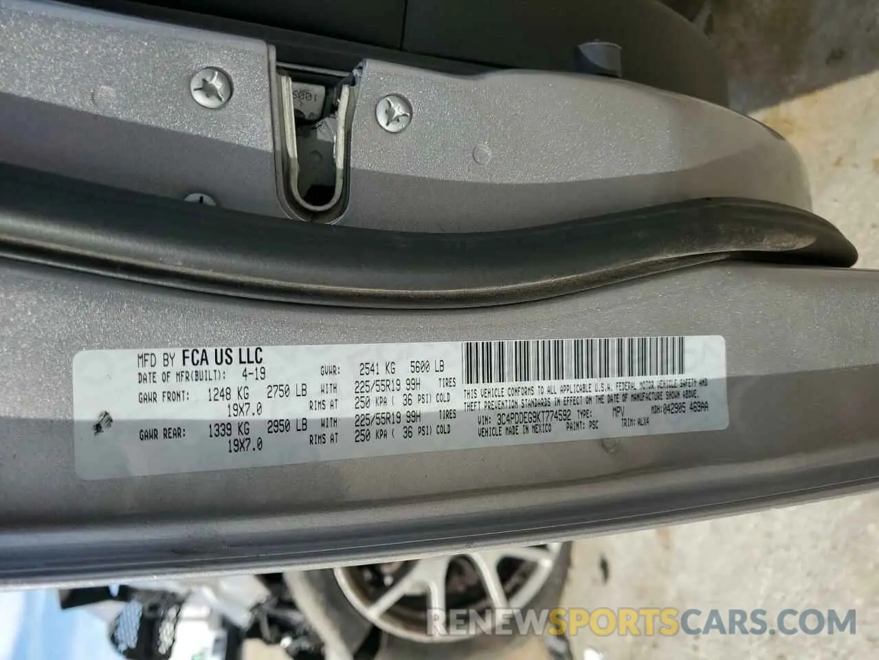 16 Photograph of a damaged car 3C4PDDEG9KT774592 DODGE JOURNEY 2019