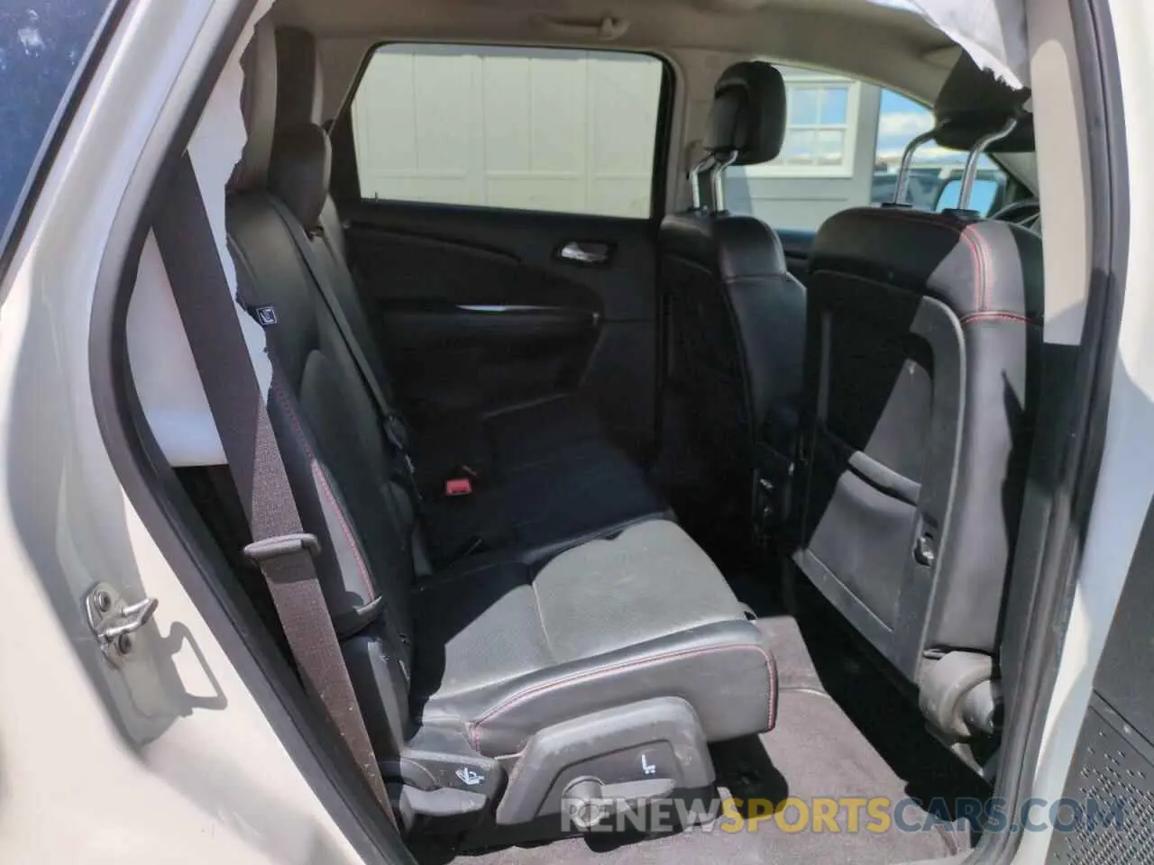 10 Photograph of a damaged car 3C4PDDEGXKT875575 DODGE JOURNEY 2019