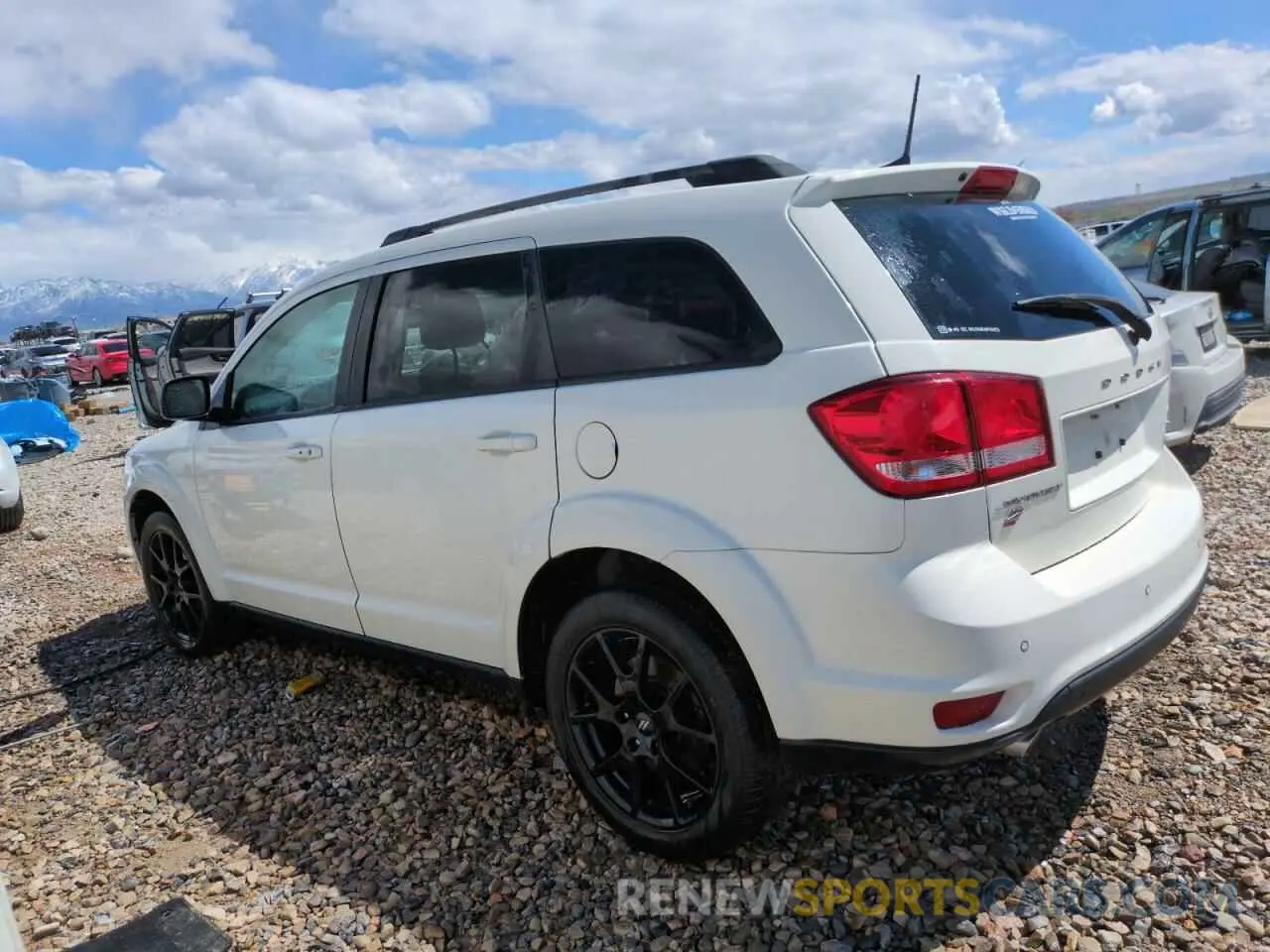 2 Photograph of a damaged car 3C4PDDEGXKT875575 DODGE JOURNEY 2019