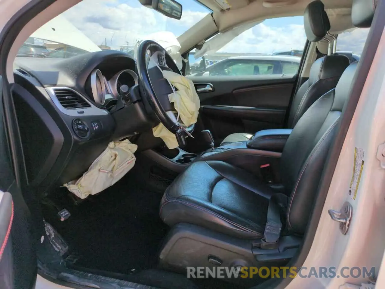 7 Photograph of a damaged car 3C4PDDEGXKT875575 DODGE JOURNEY 2019