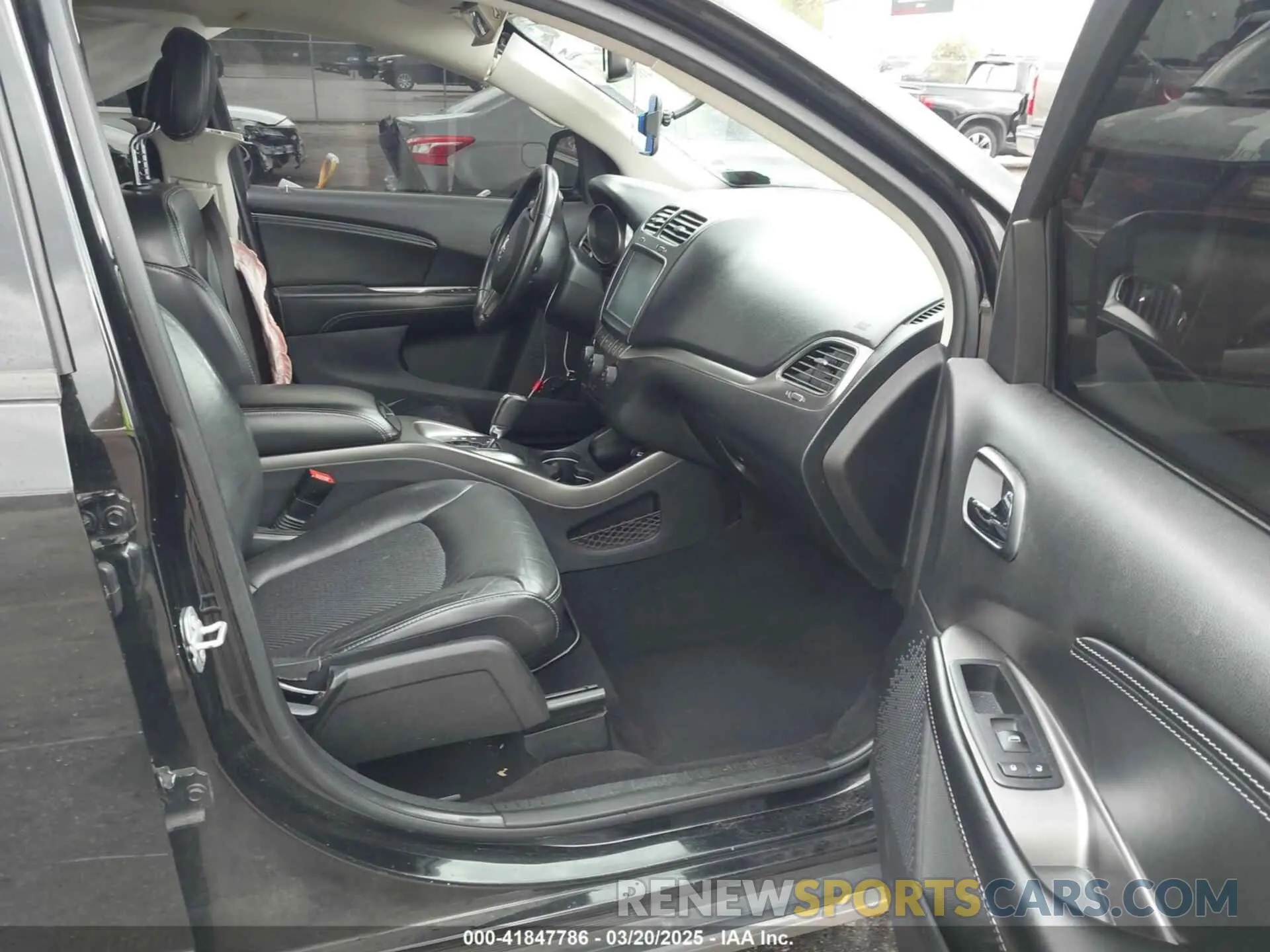 5 Photograph of a damaged car 3C4PDDGG0KT858510 DODGE JOURNEY 2019
