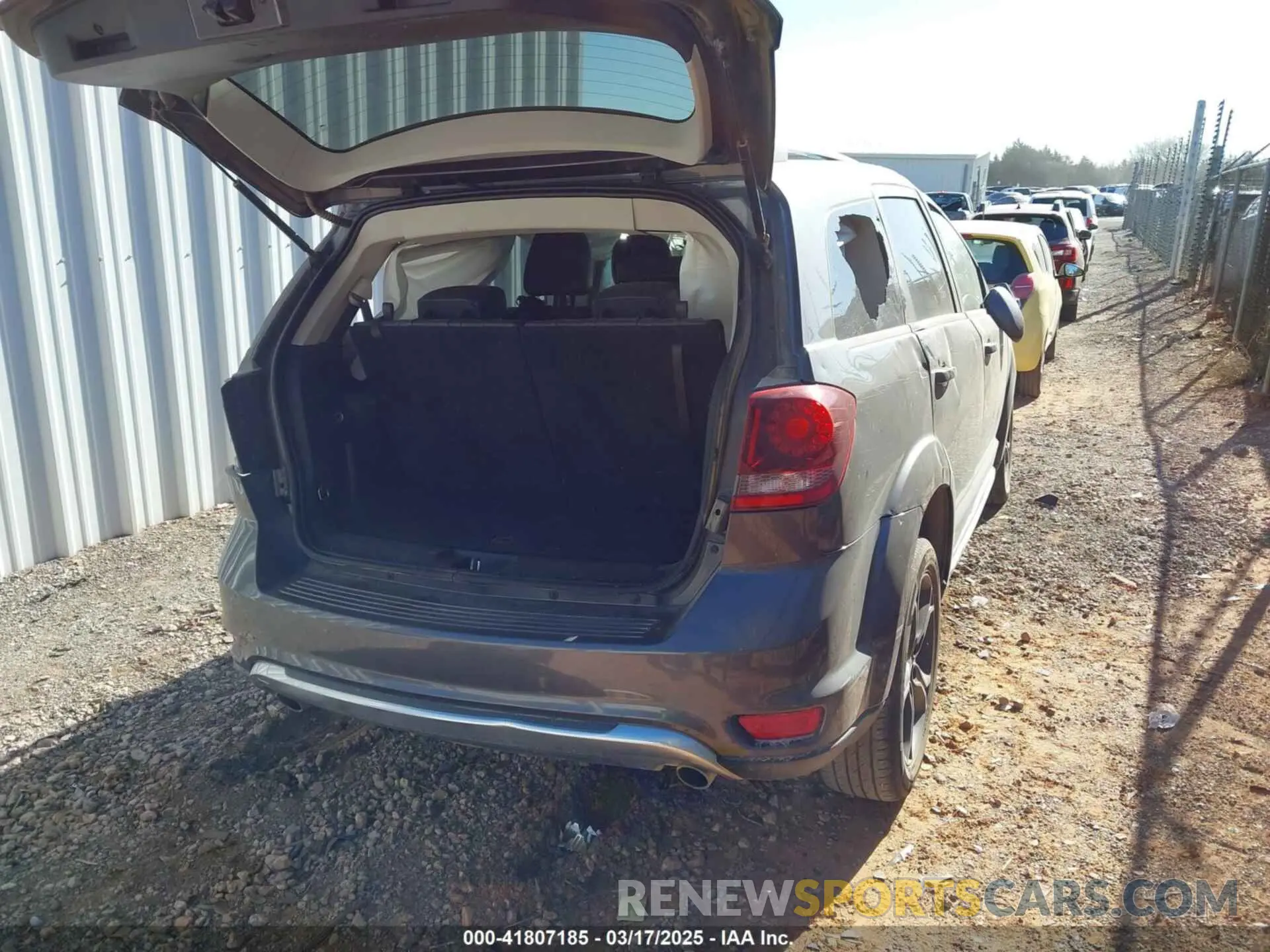 4 Photograph of a damaged car 3C4PDDGG1KT841067 DODGE JOURNEY 2019