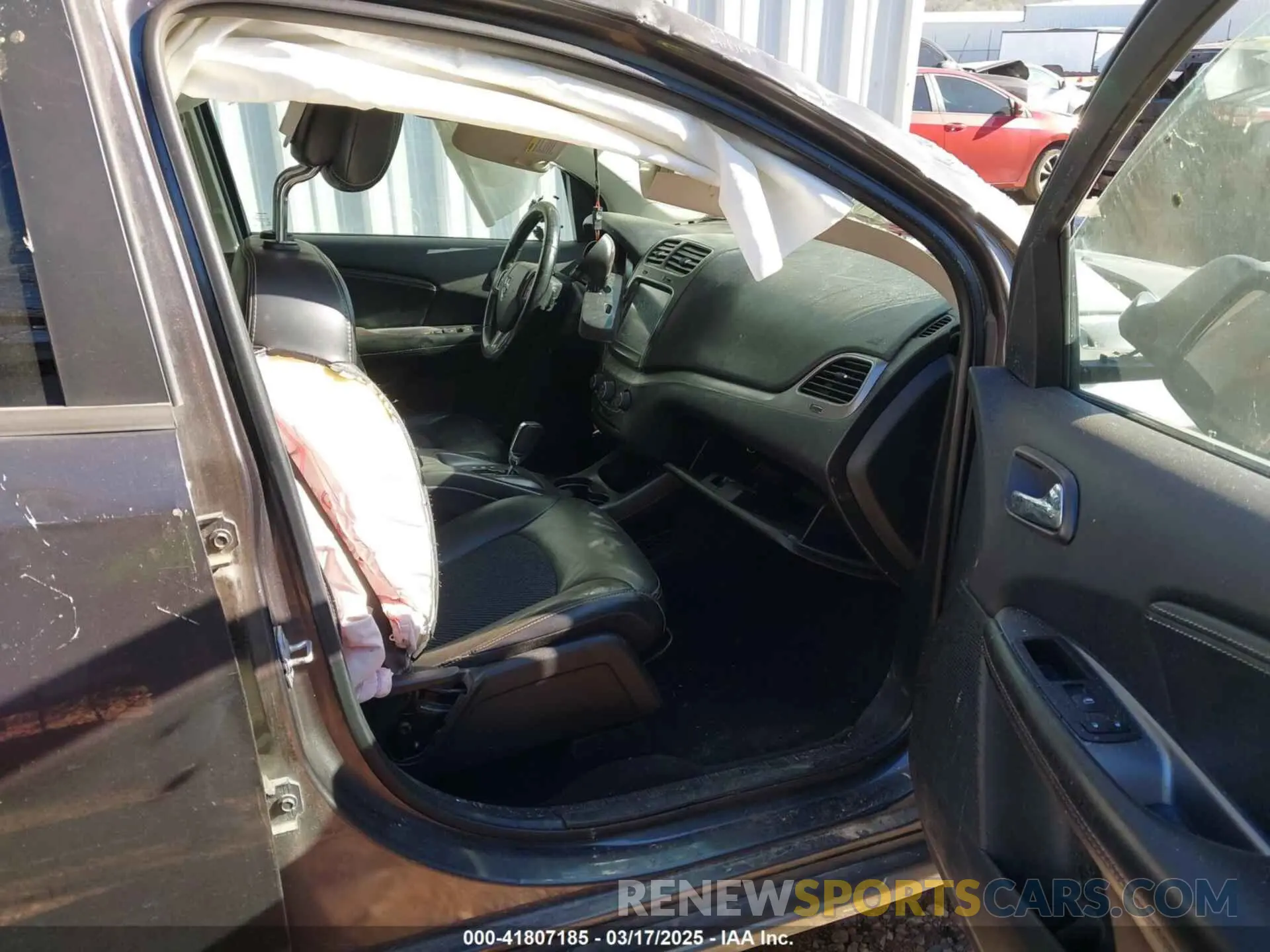 5 Photograph of a damaged car 3C4PDDGG1KT841067 DODGE JOURNEY 2019