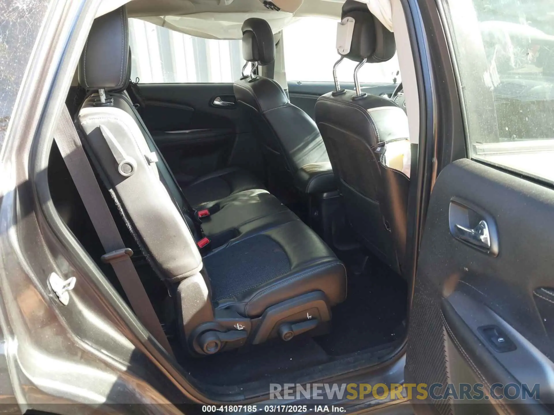 8 Photograph of a damaged car 3C4PDDGG1KT841067 DODGE JOURNEY 2019