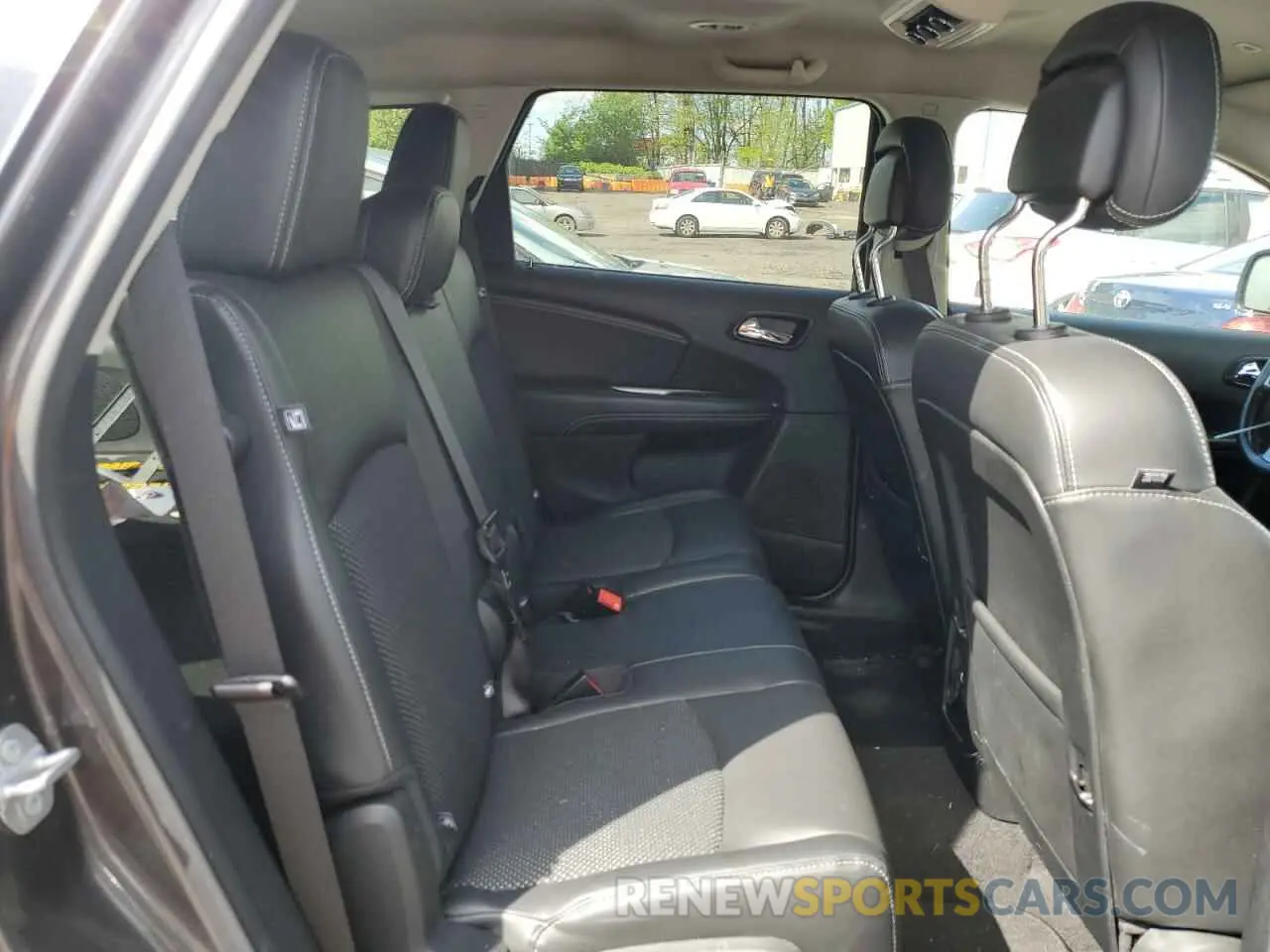 11 Photograph of a damaged car 3C4PDDGG1KT845328 DODGE JOURNEY 2019