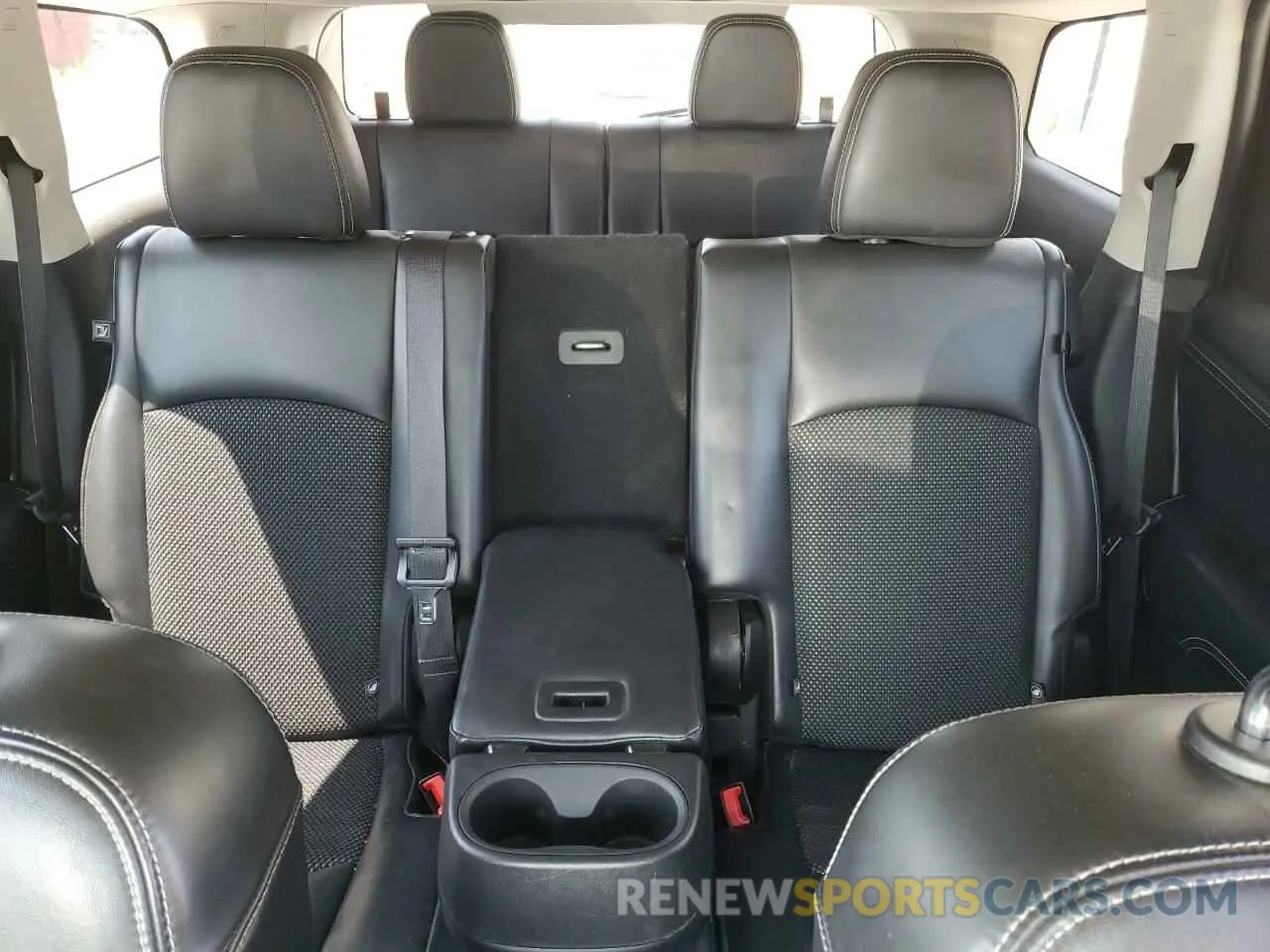 10 Photograph of a damaged car 3C4PDDGG3KT764928 DODGE JOURNEY 2019