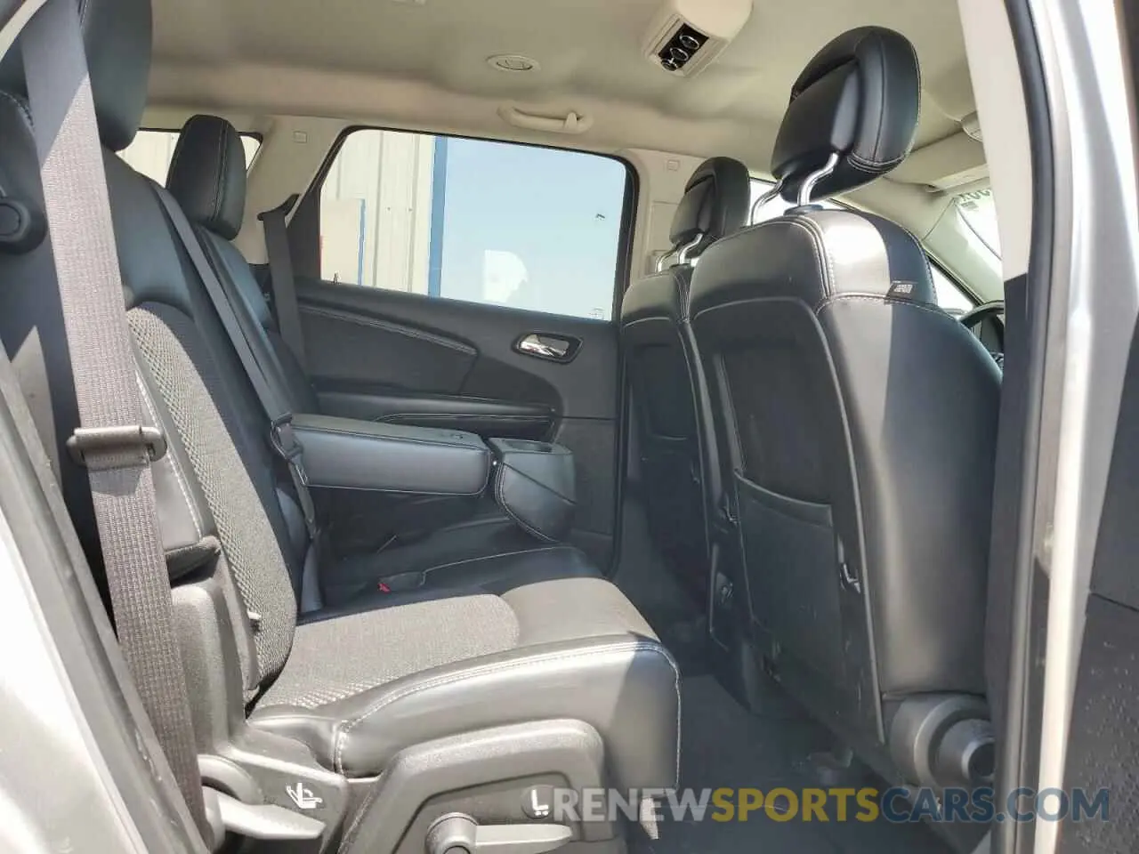 11 Photograph of a damaged car 3C4PDDGG3KT764928 DODGE JOURNEY 2019