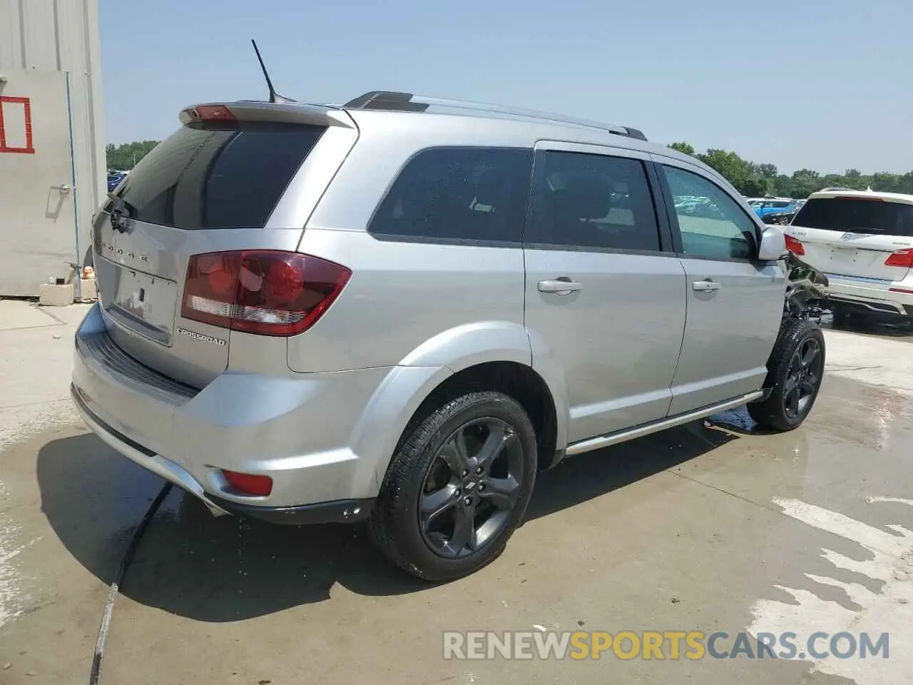 3 Photograph of a damaged car 3C4PDDGG3KT764928 DODGE JOURNEY 2019