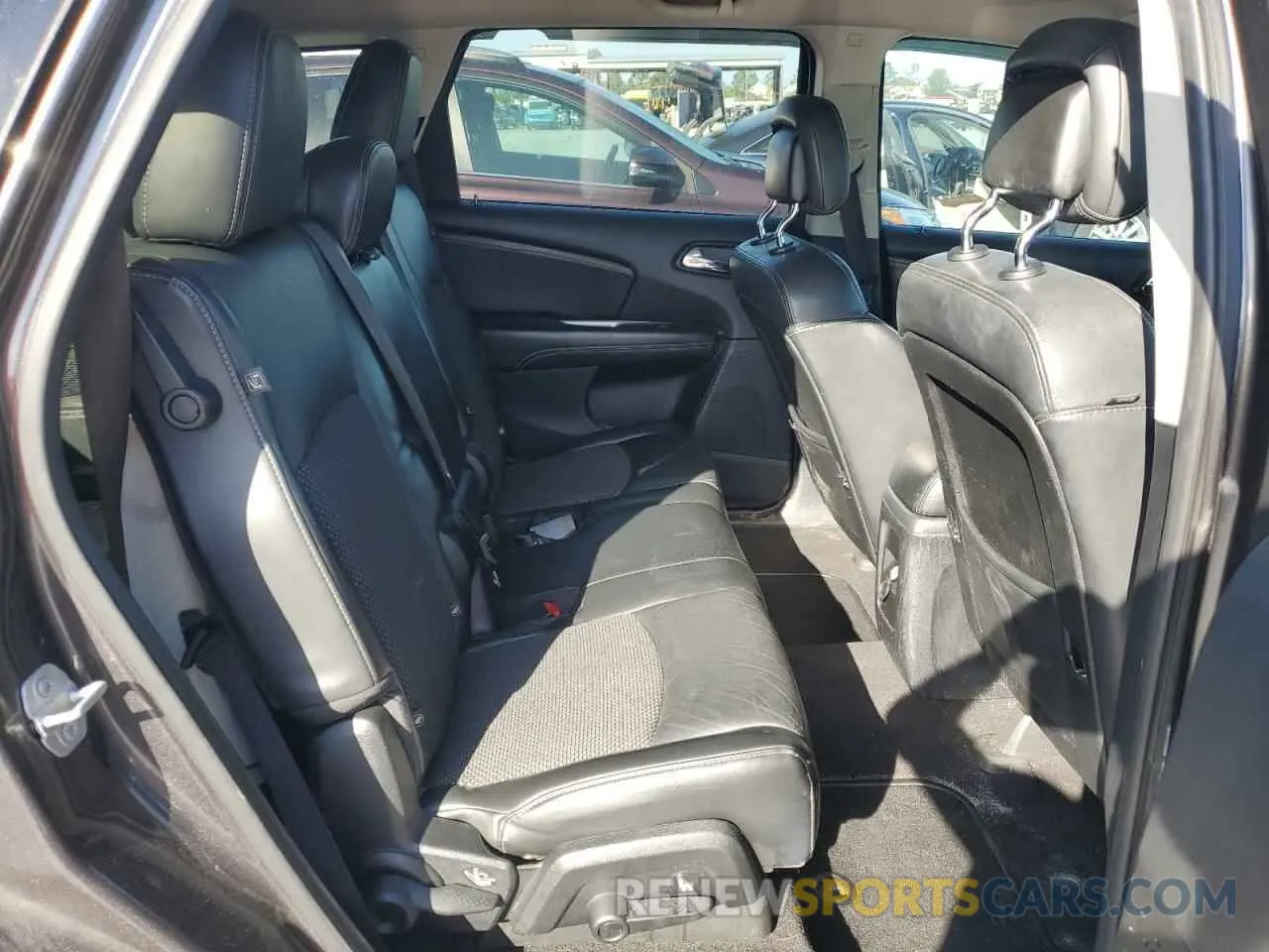 11 Photograph of a damaged car 3C4PDDGG3KT765111 DODGE JOURNEY 2019