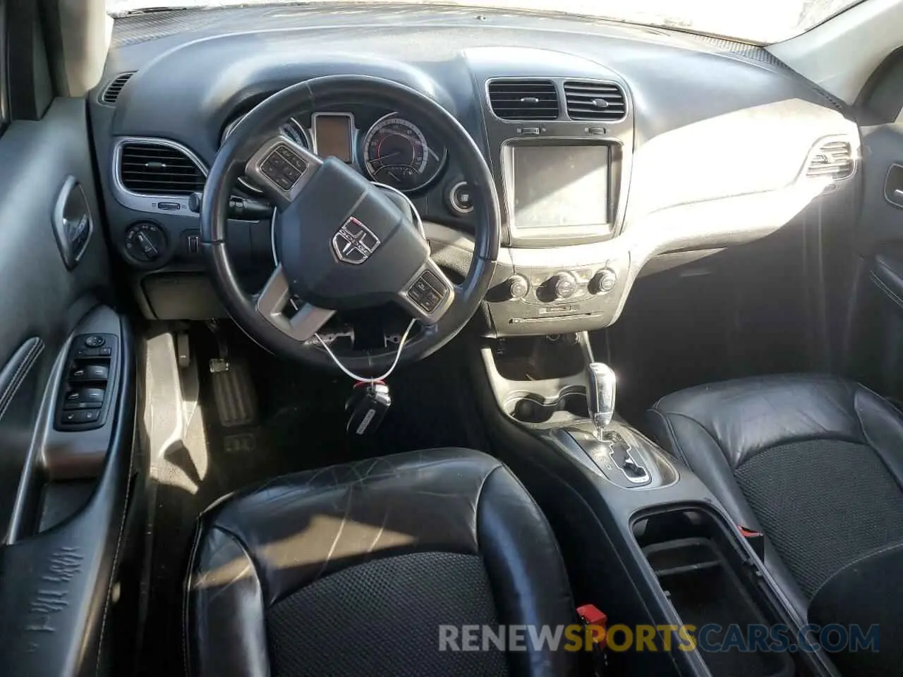 8 Photograph of a damaged car 3C4PDDGG3KT765111 DODGE JOURNEY 2019