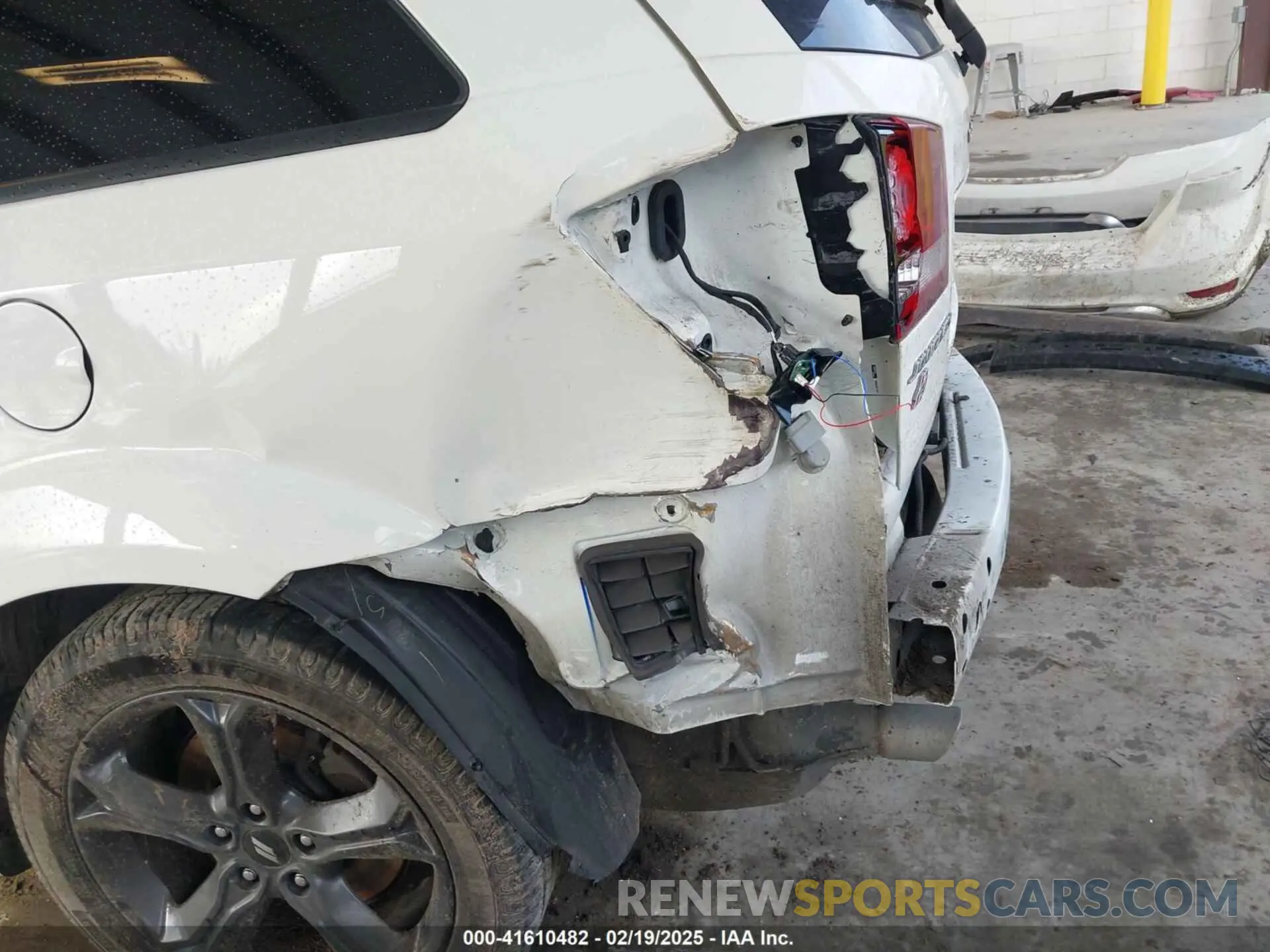 6 Photograph of a damaged car 3C4PDDGG3KT846366 DODGE JOURNEY 2019