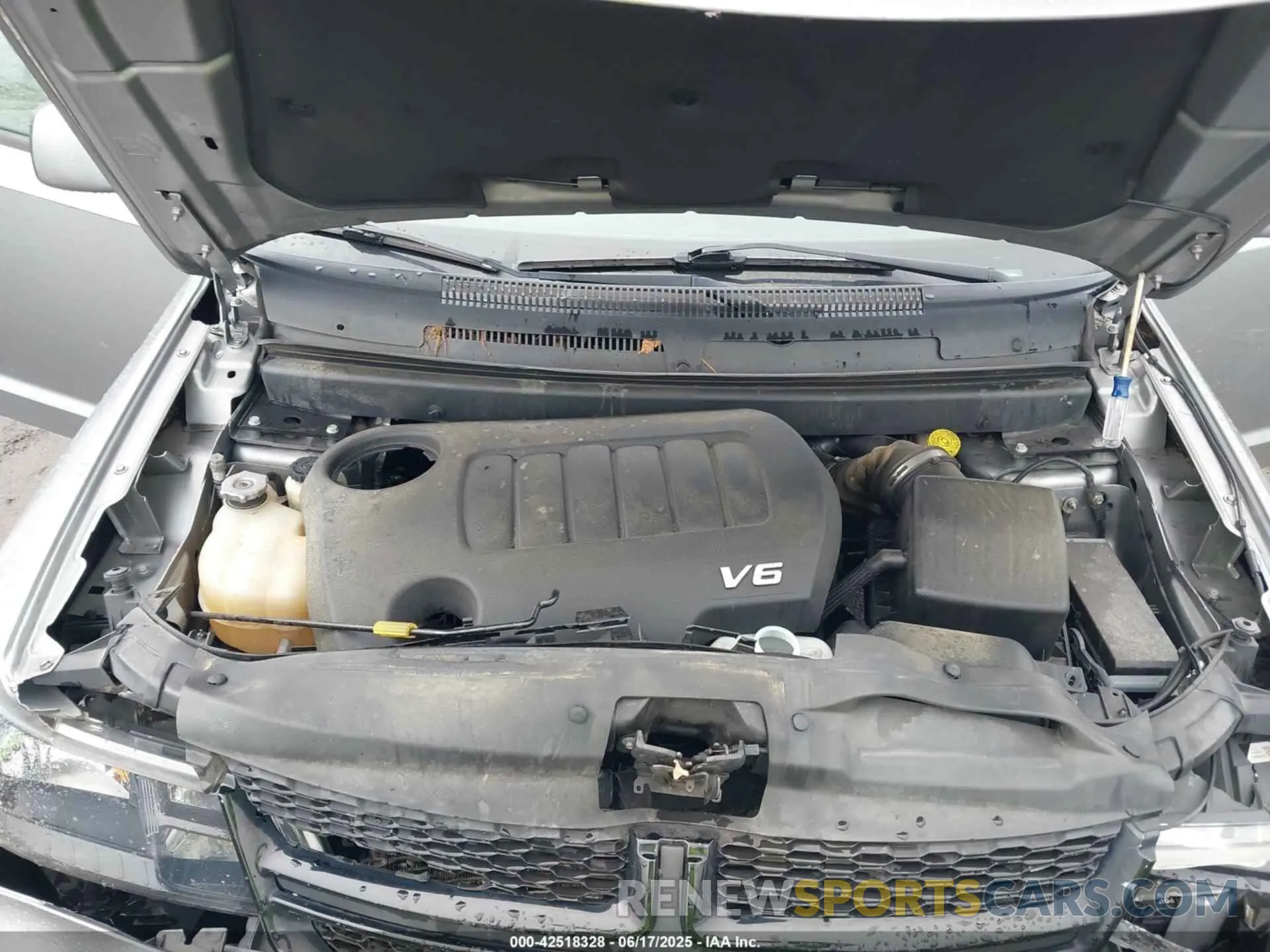 10 Photograph of a damaged car 3C4PDDGG5KT759343 DODGE JOURNEY 2019