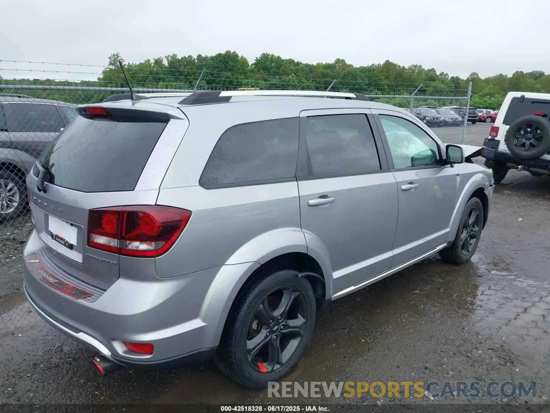 4 Photograph of a damaged car 3C4PDDGG5KT759343 DODGE JOURNEY 2019